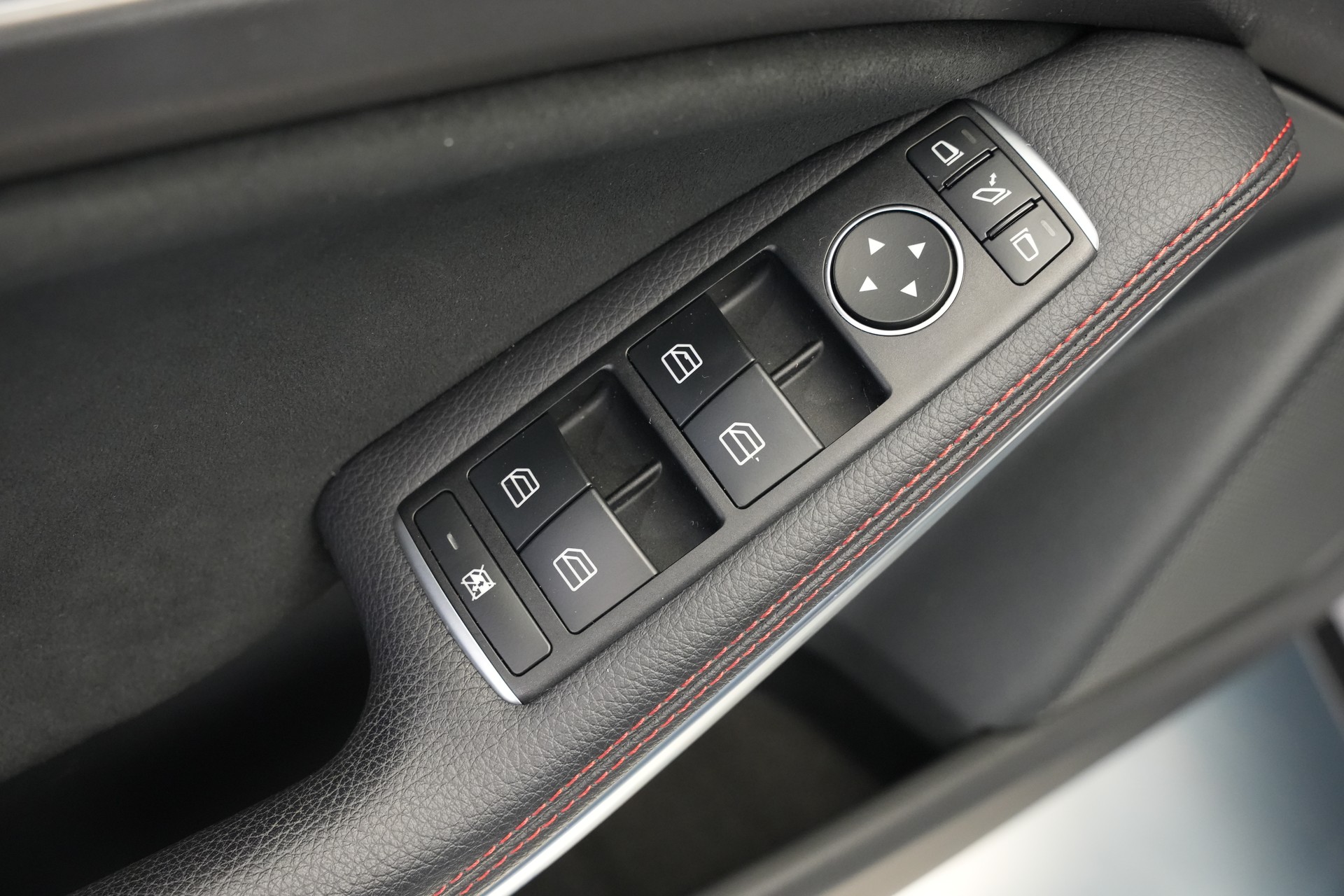 MERCEDES-BENZ A 45 AMG 4Matic Speedshift 7G-DCT *CH-Fahrzeug* *Performance Sitze*-image-17