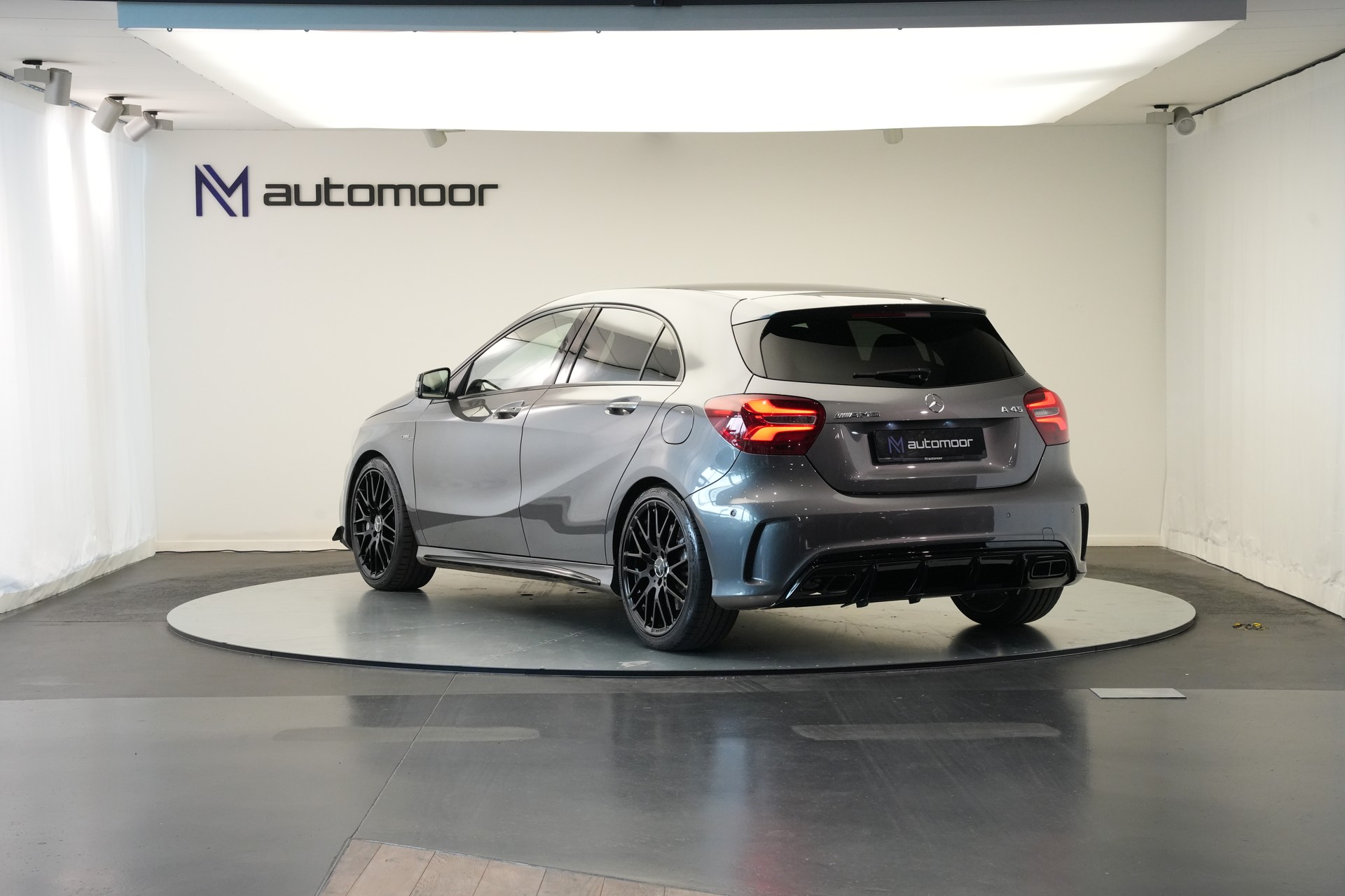 MERCEDES-BENZ A 45 AMG 4Matic Speedshift 7G-DCT *CH-Fahrzeug* *Performance Sitze*-image-6