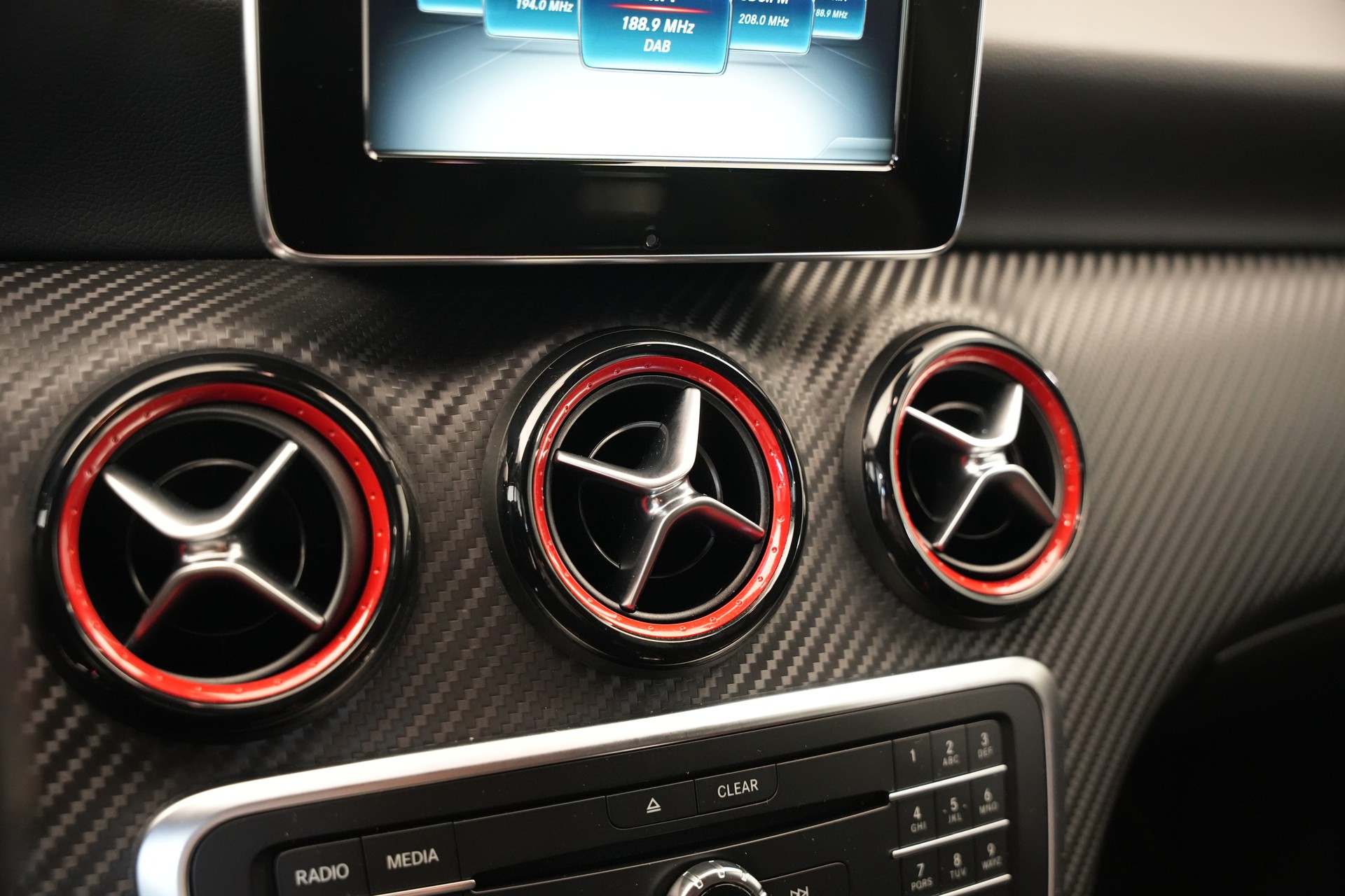 MERCEDES-BENZ A 45 AMG 4Matic Speedshift 7G-DCT *CH-Fahrzeug* *Performance Sitze*-image-29