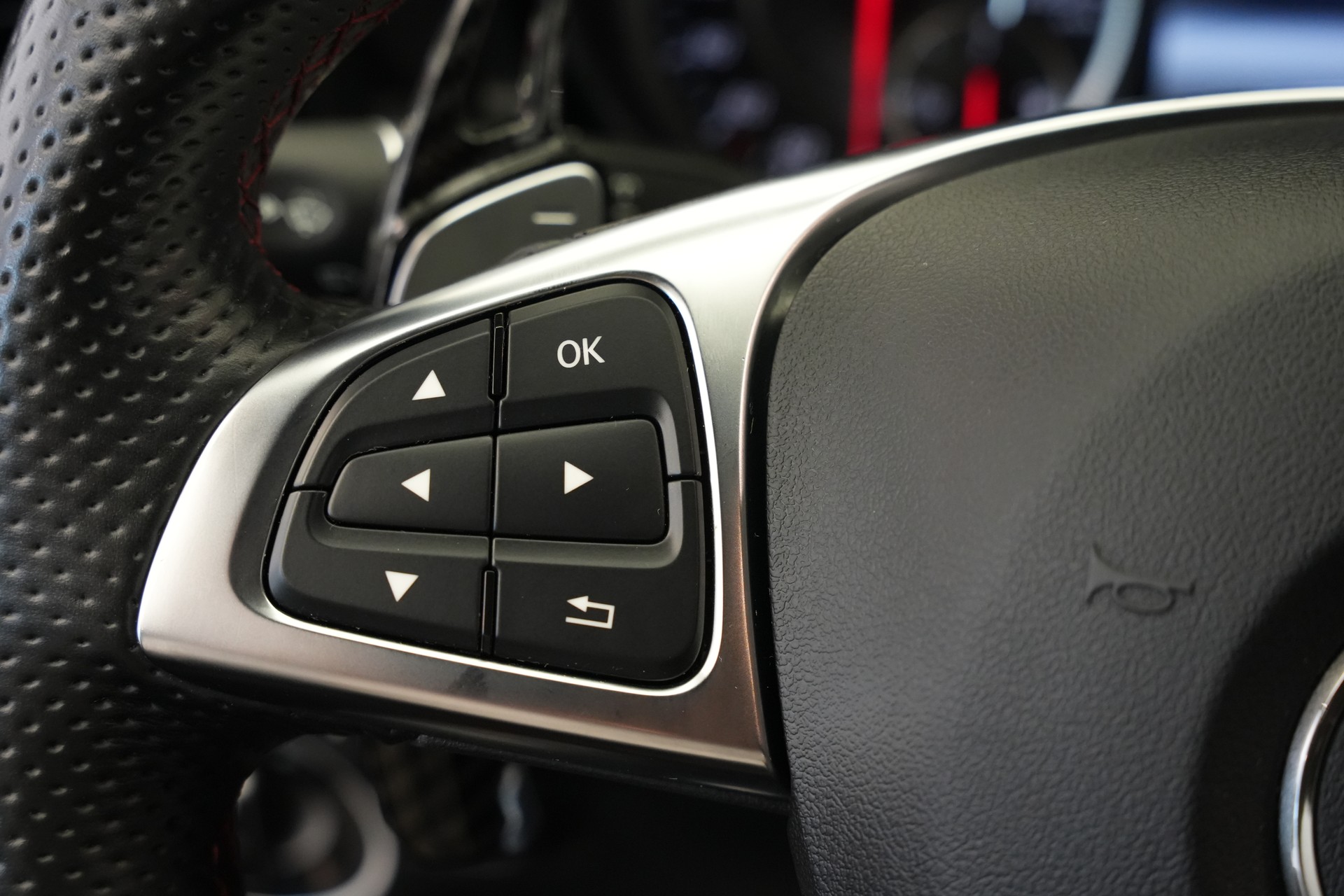 MERCEDES-BENZ A 45 AMG 4Matic Speedshift 7G-DCT *CH-Fahrzeug* *Performance Sitze*-image-22