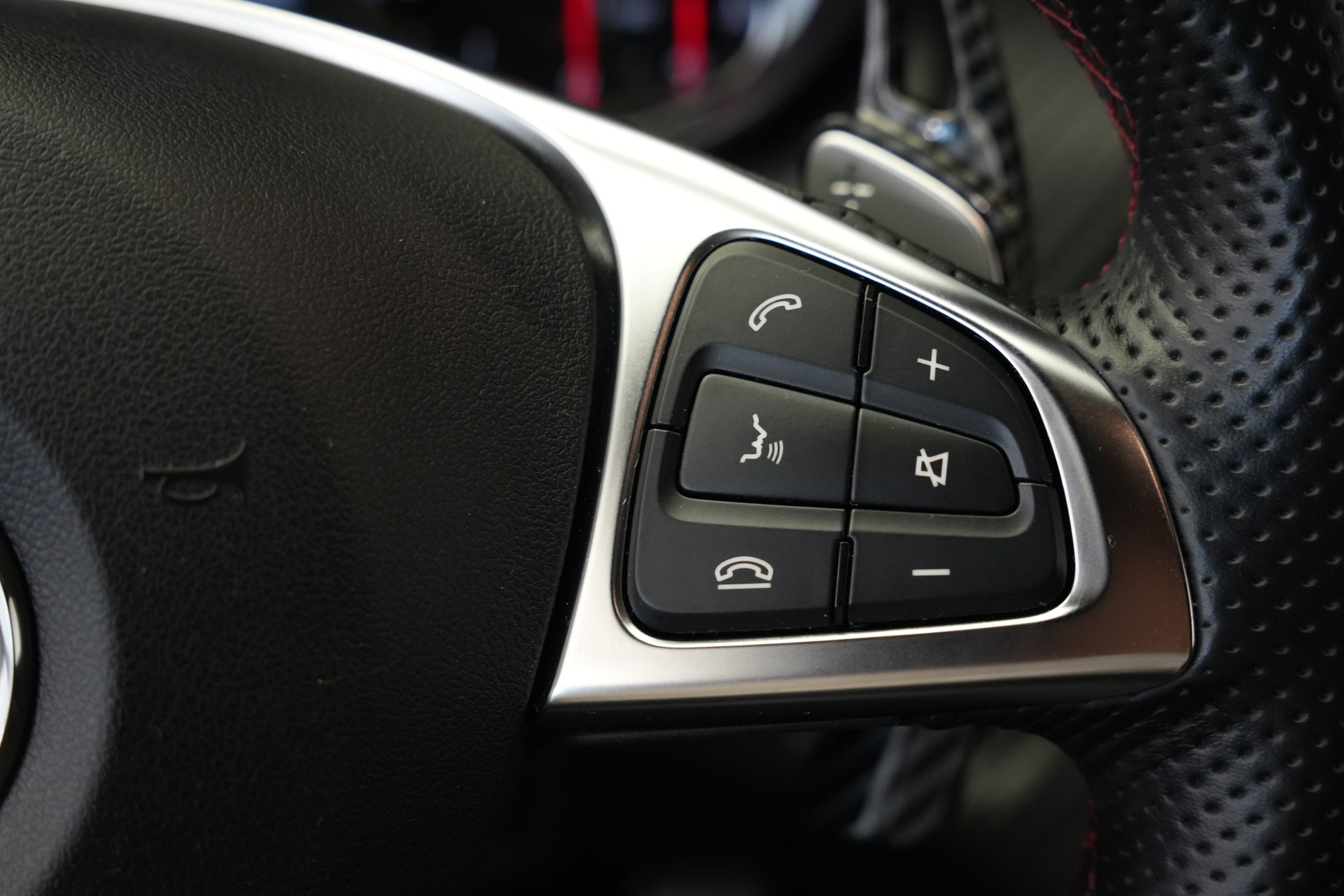 MERCEDES-BENZ A 45 AMG 4Matic Speedshift 7G-DCT *CH-Fahrzeug* *Performance Sitze*-image-21