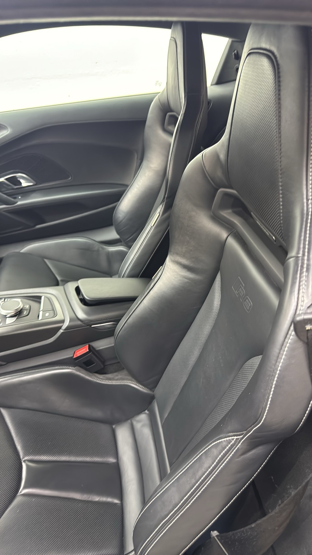 AUDI 5.2 FSI V10 plus quattro S-Tronic-image-5
