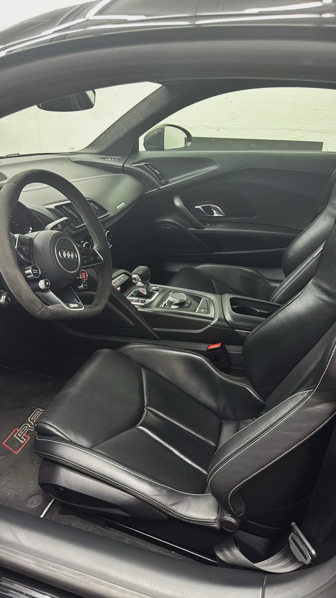 AUDI 5.2 FSI V10 plus quattro S-Tronic-image-4