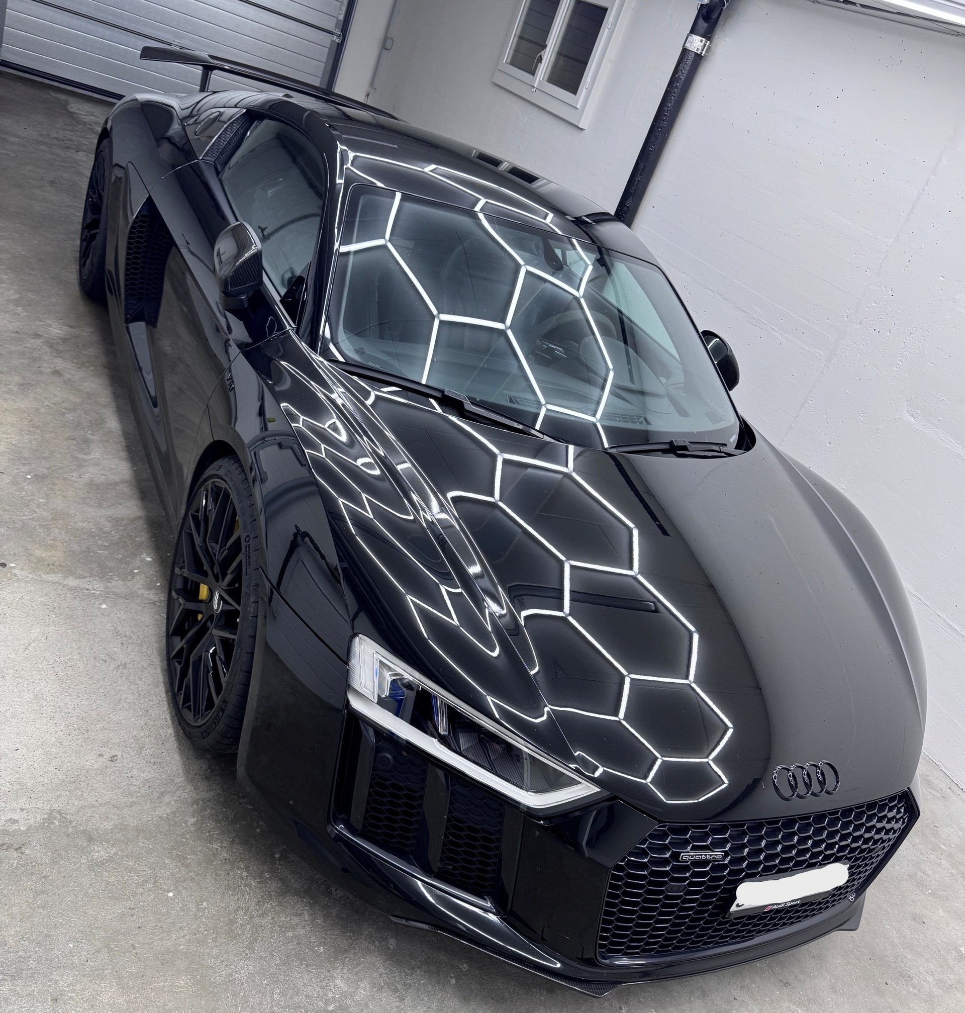 AUDI 5.2 FSI V10 plus quattro S-Tronic-image-3