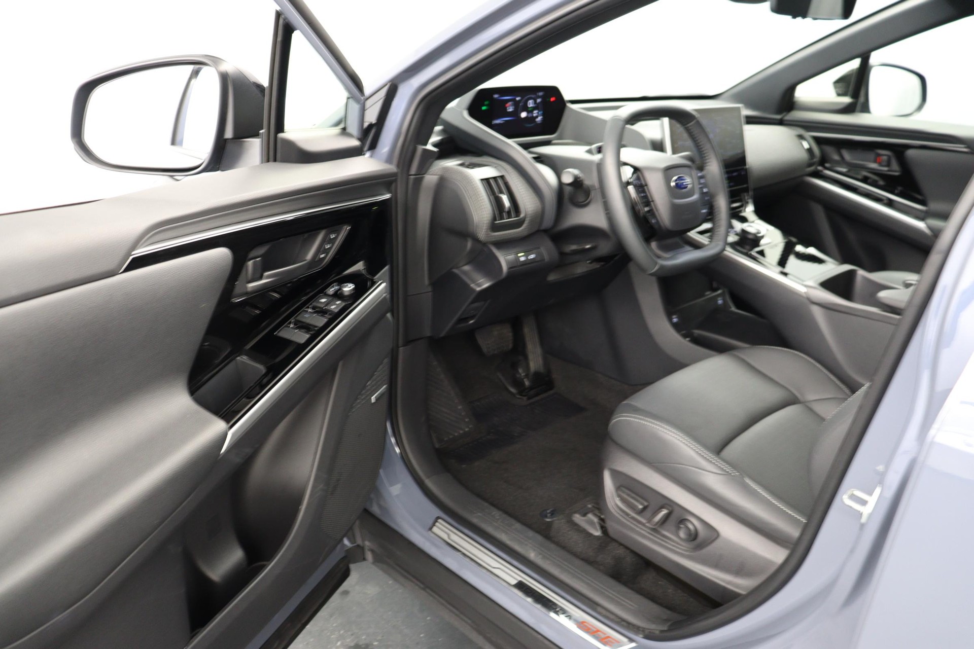 SUBARU Solterra eV Luxury AWD-image-16