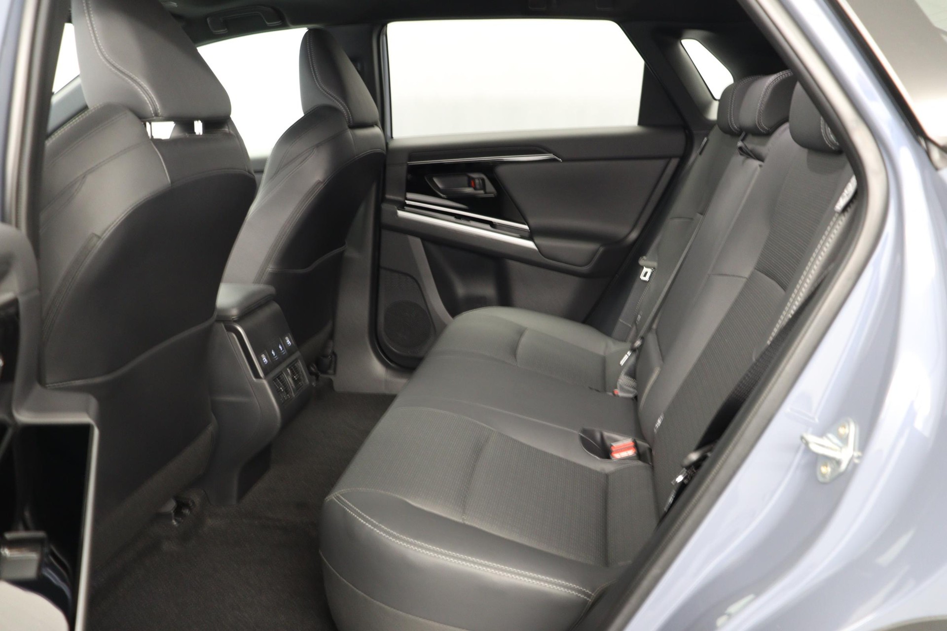SUBARU Solterra eV Luxury AWD-image-8