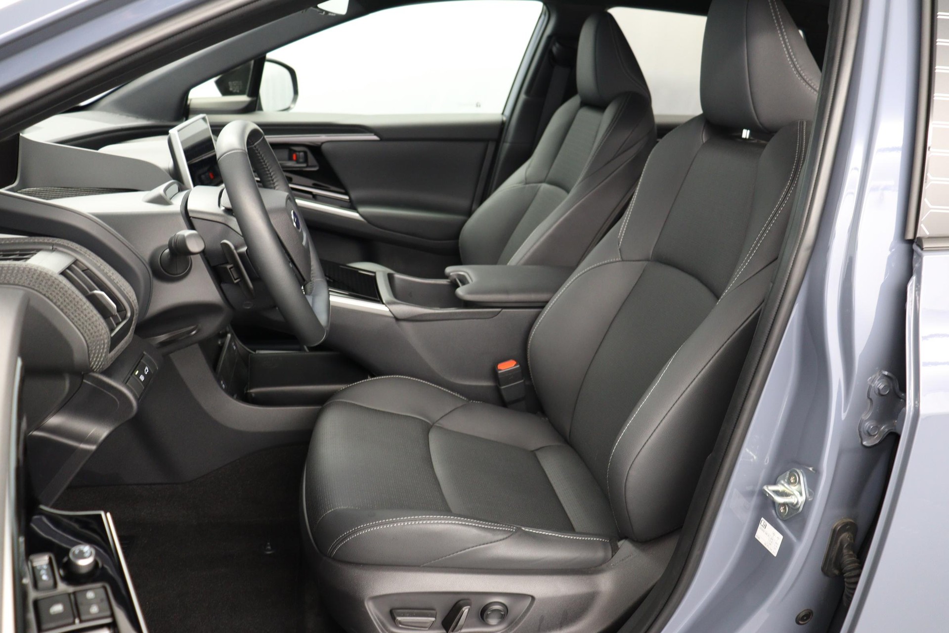 SUBARU Solterra eV Luxury AWD-image-2