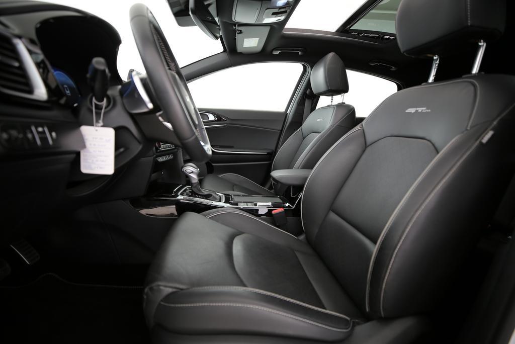 KIA Ceed 1.5 T-GDi MHEV GT-Line-image-2