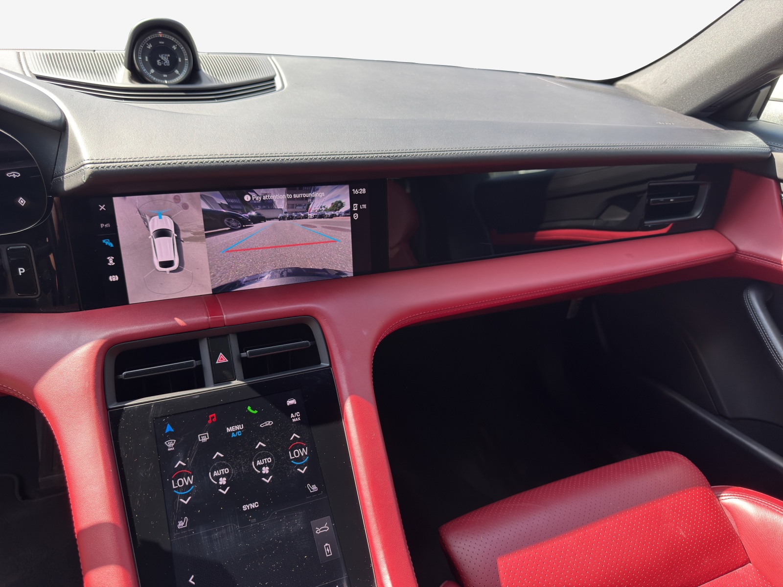 PORSCHE Taycan 4 Cross Turismo-image-10