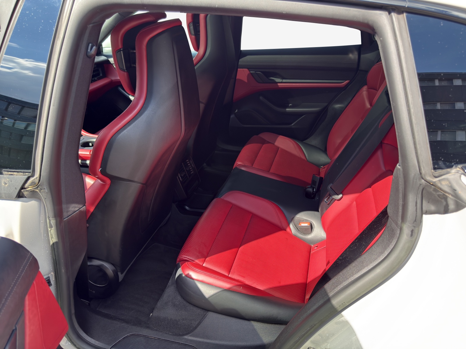 PORSCHE Taycan 4 Cross Turismo-image-11