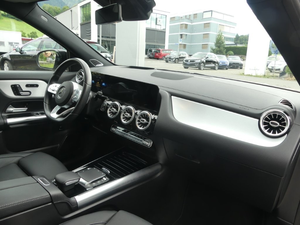 MERCEDES-BENZ GLA 250 4Matic AMG Line 8G-DCT-image-8