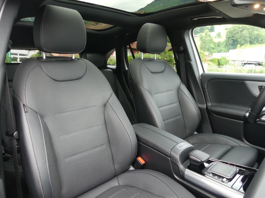 MERCEDES-BENZ GLA 250 4Matic AMG Line 8G-DCT-image-10