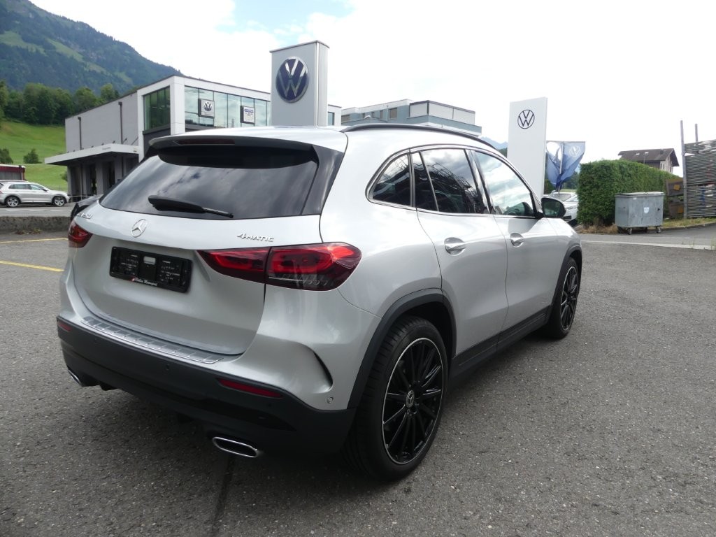 MERCEDES-BENZ GLA 250 4Matic AMG Line 8G-DCT-image-3
