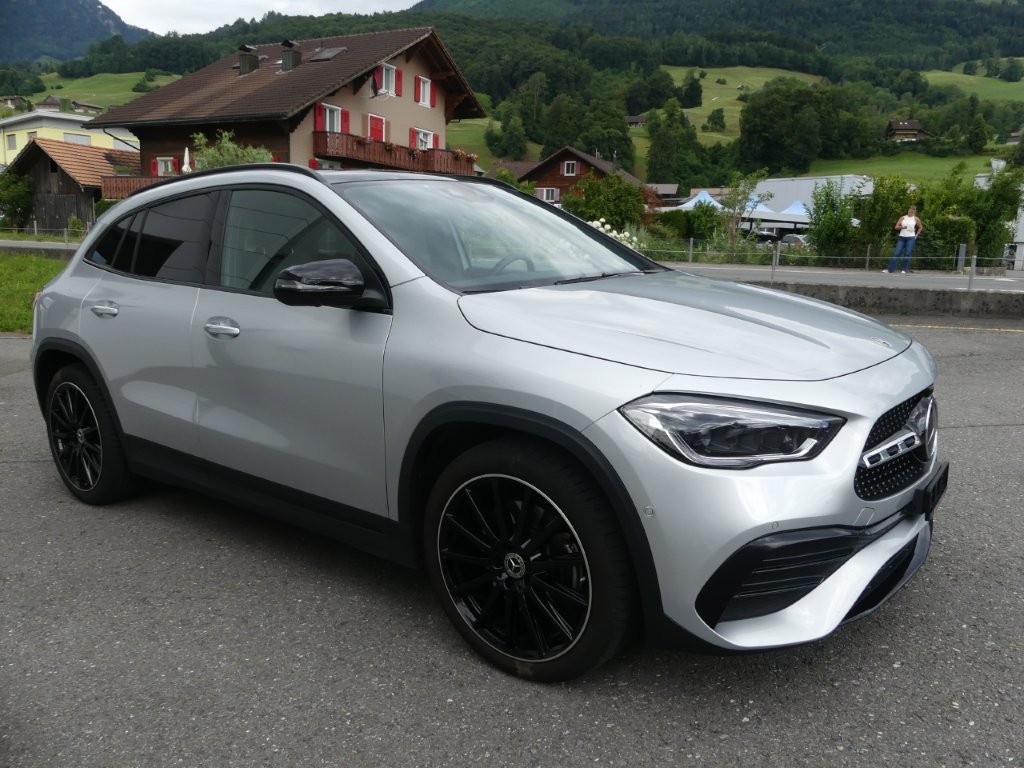 MERCEDES-BENZ GLA 250 4Matic AMG Line 8G-DCT-image-4