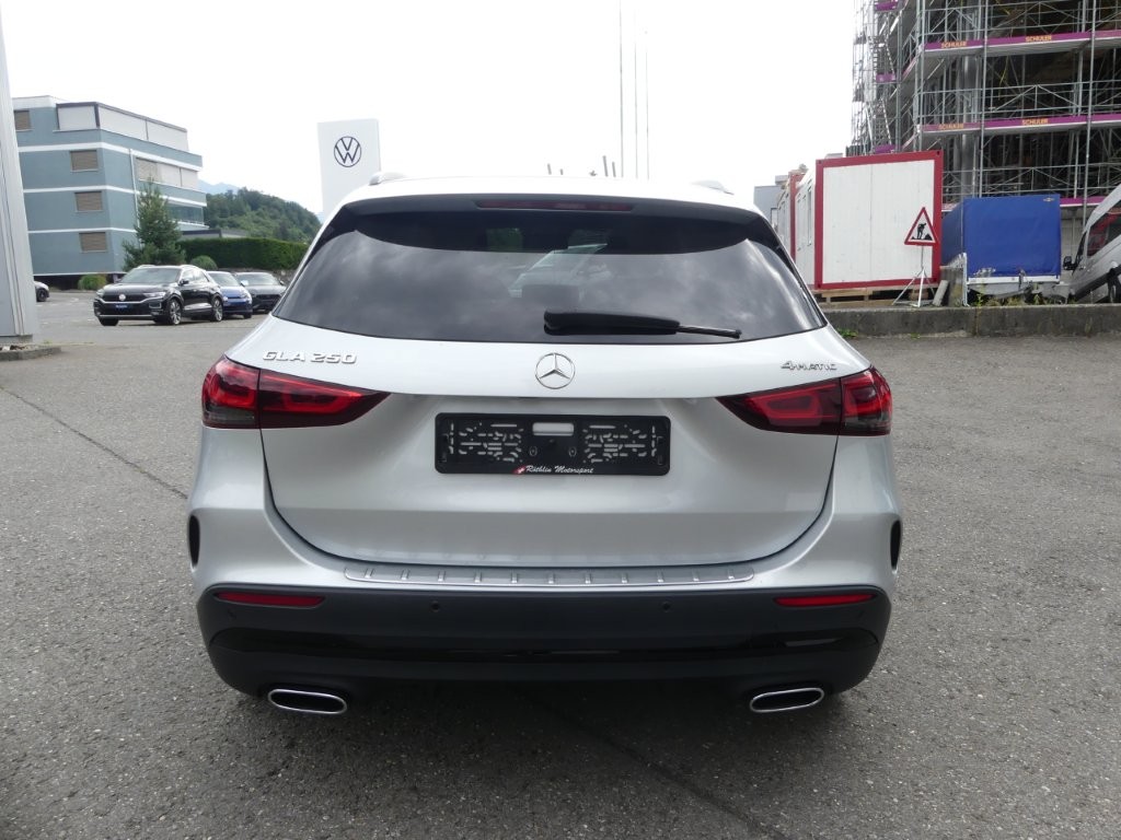MERCEDES-BENZ GLA 250 4Matic AMG Line 8G-DCT-image-2