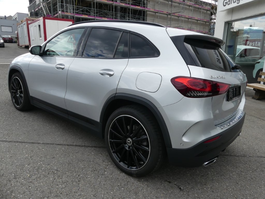MERCEDES-BENZ GLA 250 4Matic AMG Line 8G-DCT-image-1