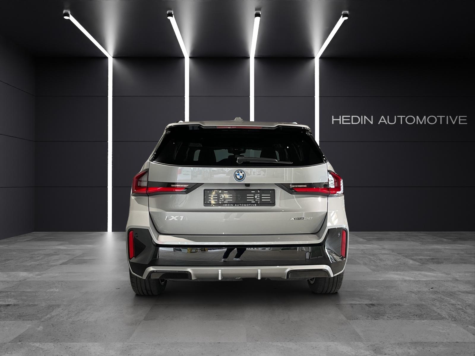 BMW iX1 30 xDrive-image-4