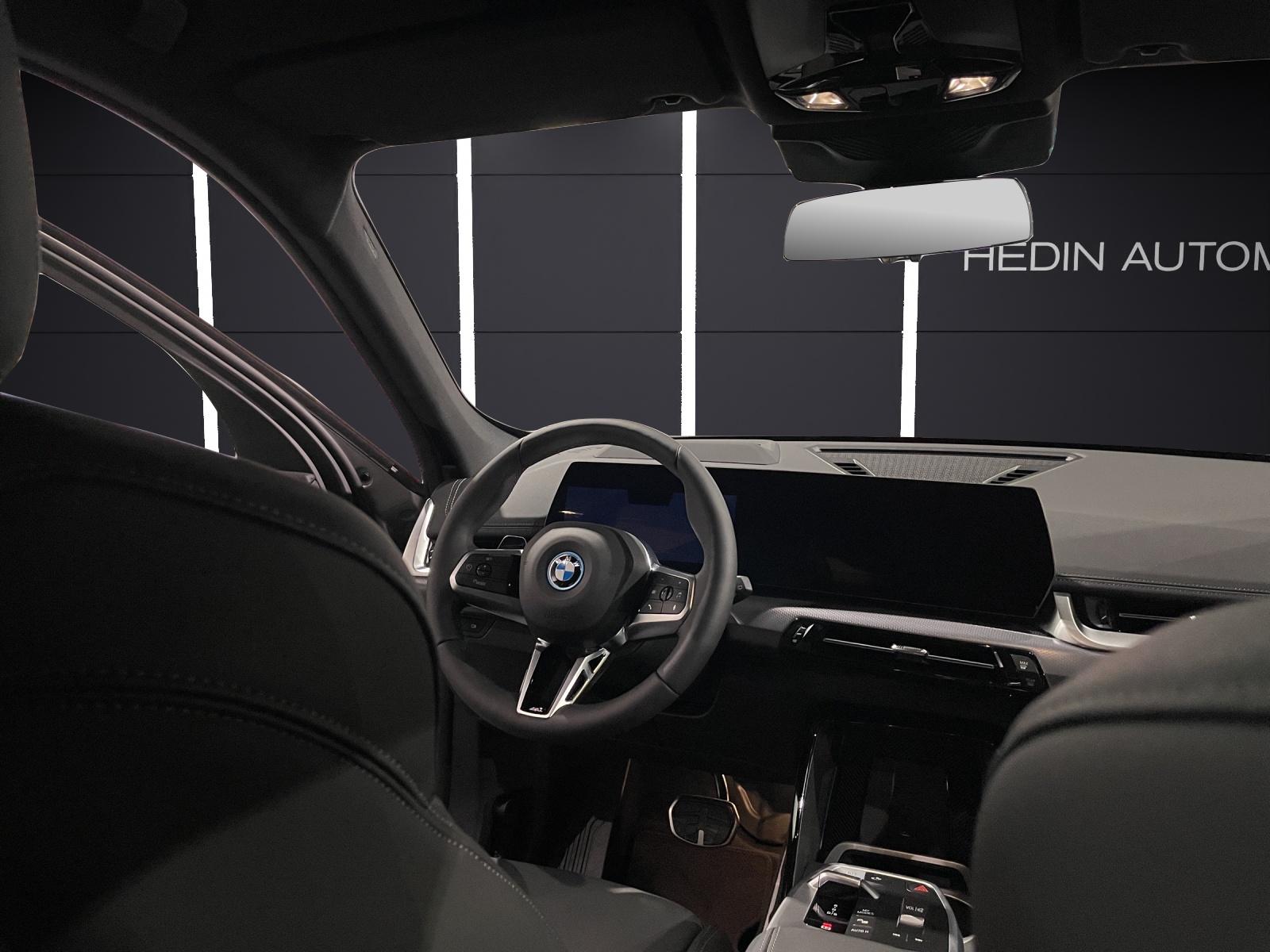BMW iX1 30 xDrive-image-18
