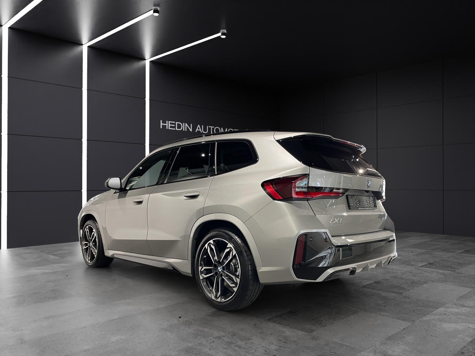 BMW iX1 30 xDrive-image-3