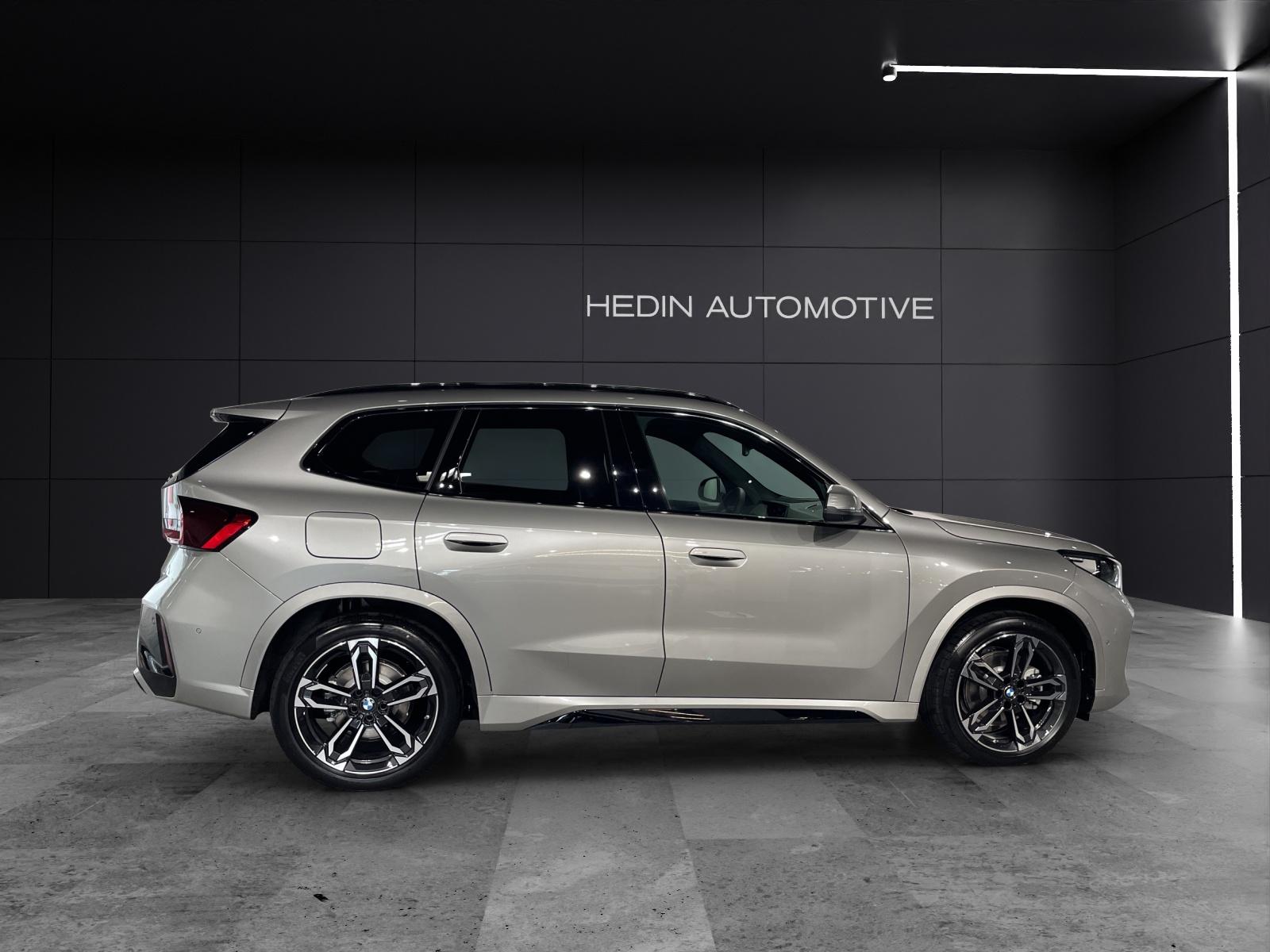 BMW iX1 30 xDrive-image-6