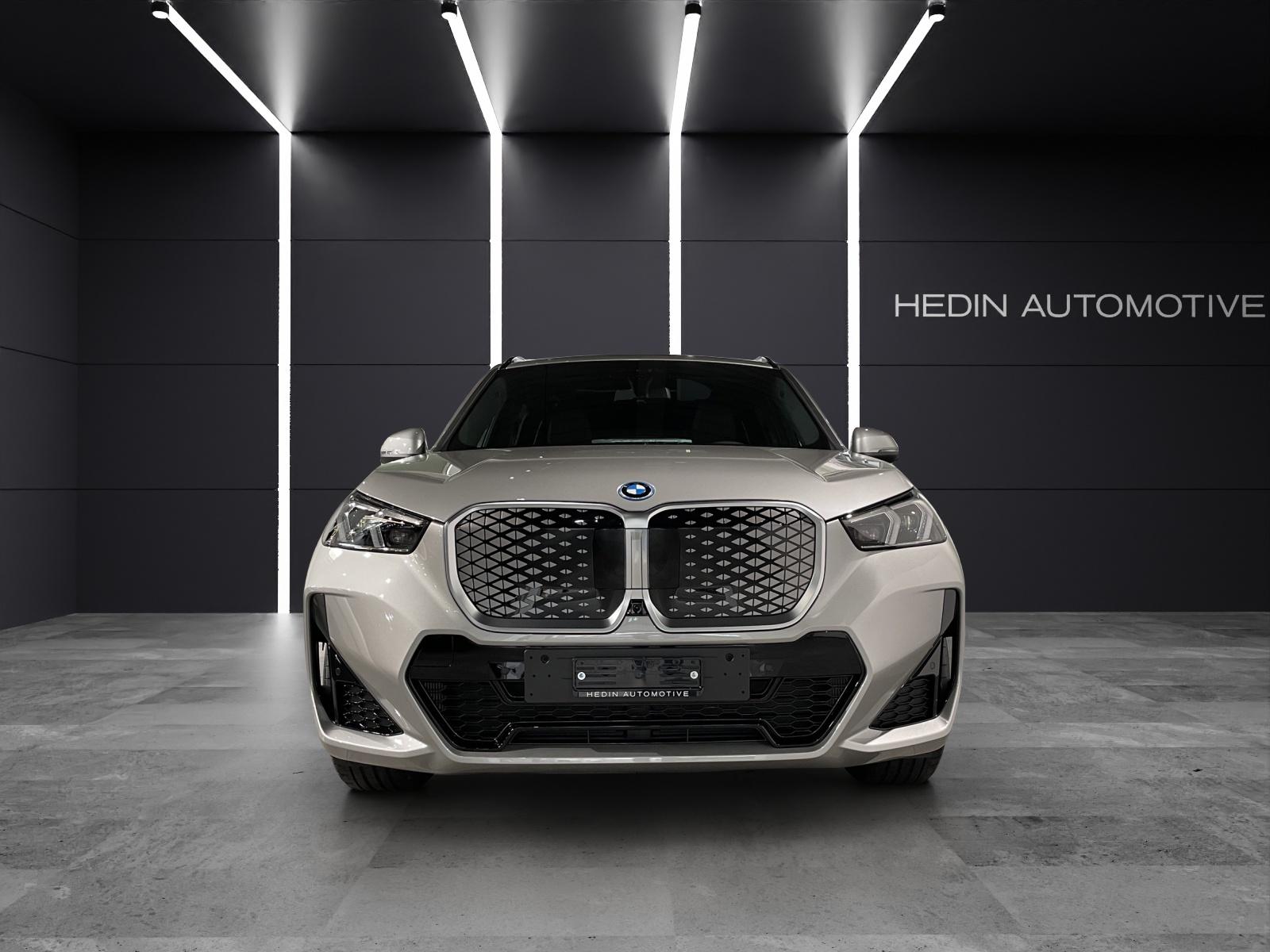 BMW iX1 30 xDrive-image-2