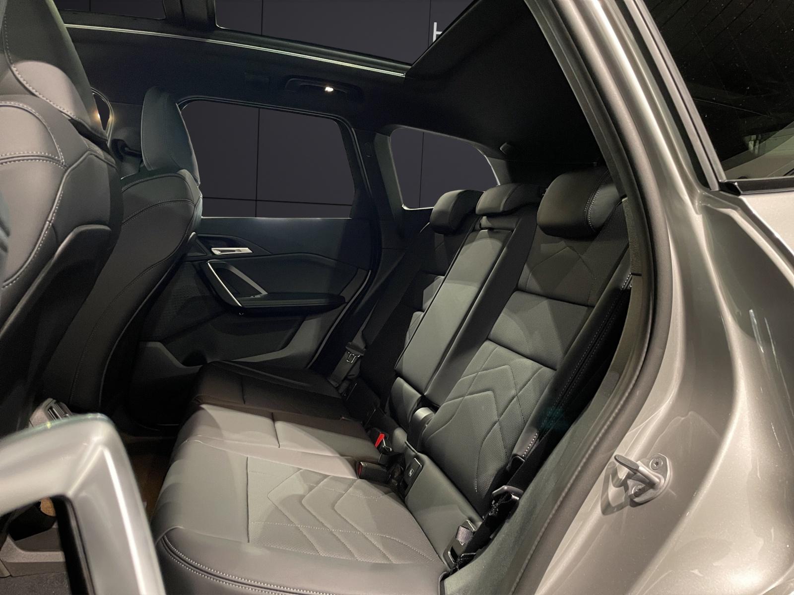 BMW iX1 30 xDrive-image-17
