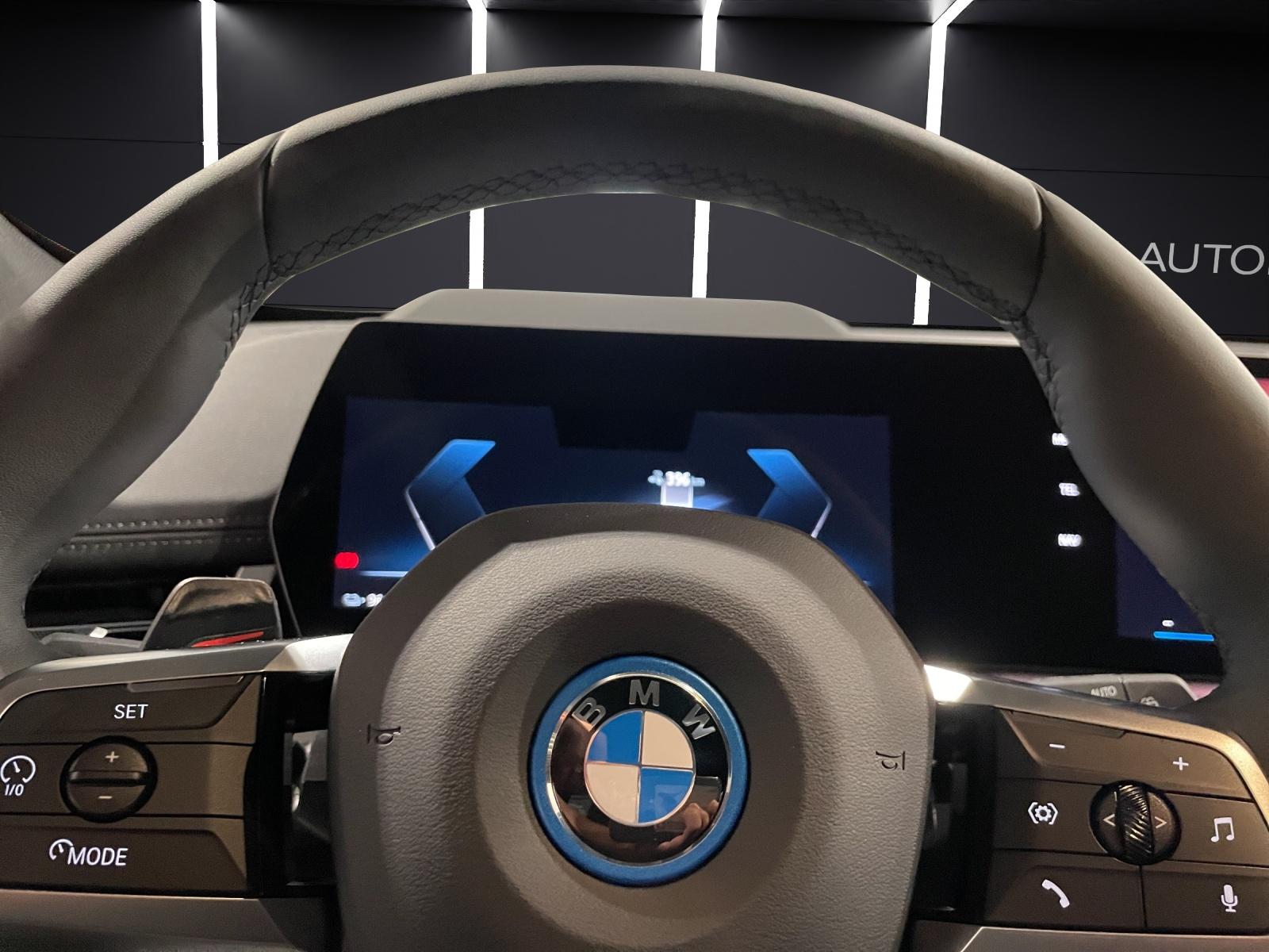 BMW iX1 30 xDrive-image-10