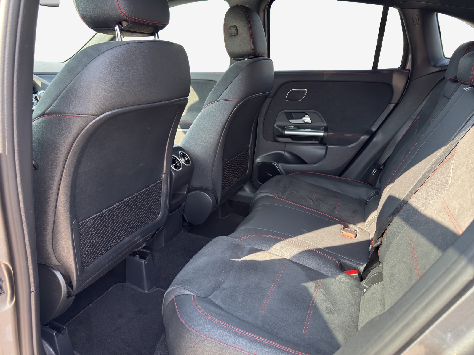 MERCEDES-BENZ GLA 220d 4Matic 8G-DCT-image-11