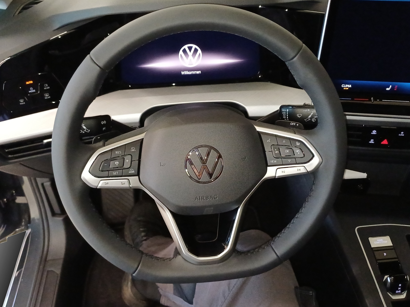 VW Golf 1.5 e TSI mHEV Basis DSG-image-9