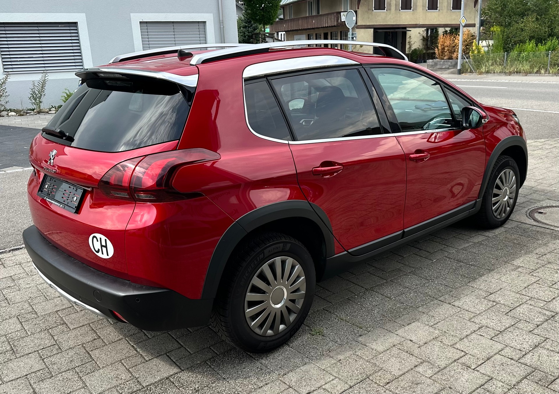 PEUGEOT 2008 1.2 PureTech Active EAT6-image-3