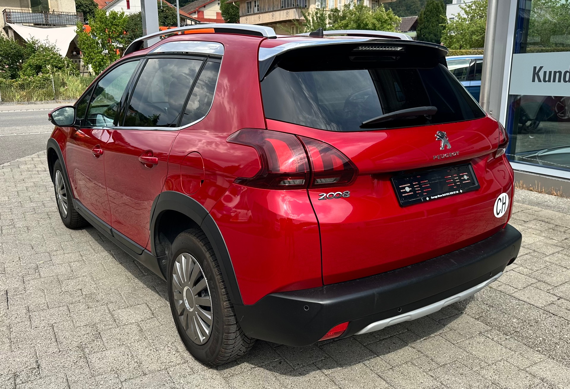 PEUGEOT 2008 1.2 PureTech Active EAT6-image-1