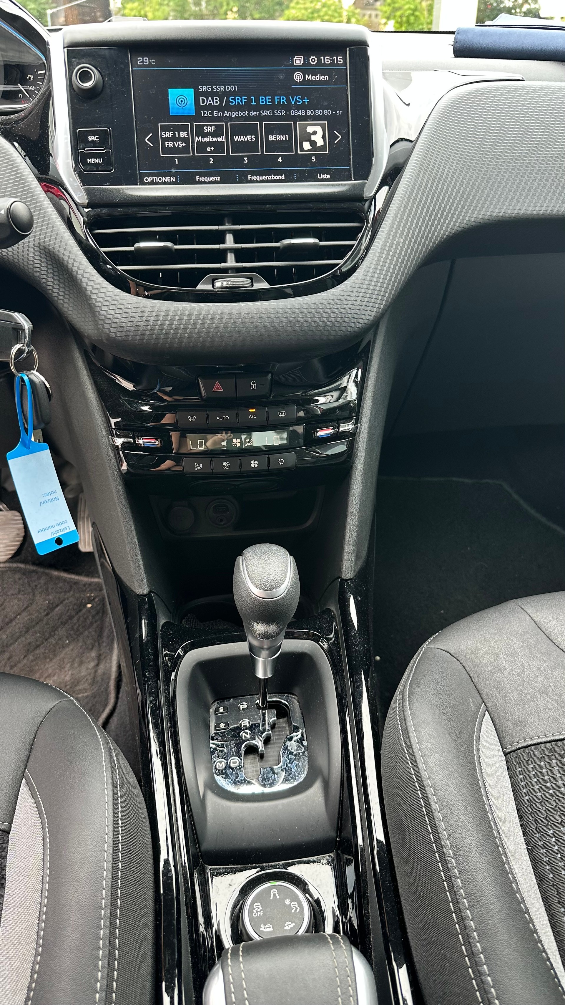 PEUGEOT 2008 1.2 PureTech Active EAT6-image-9