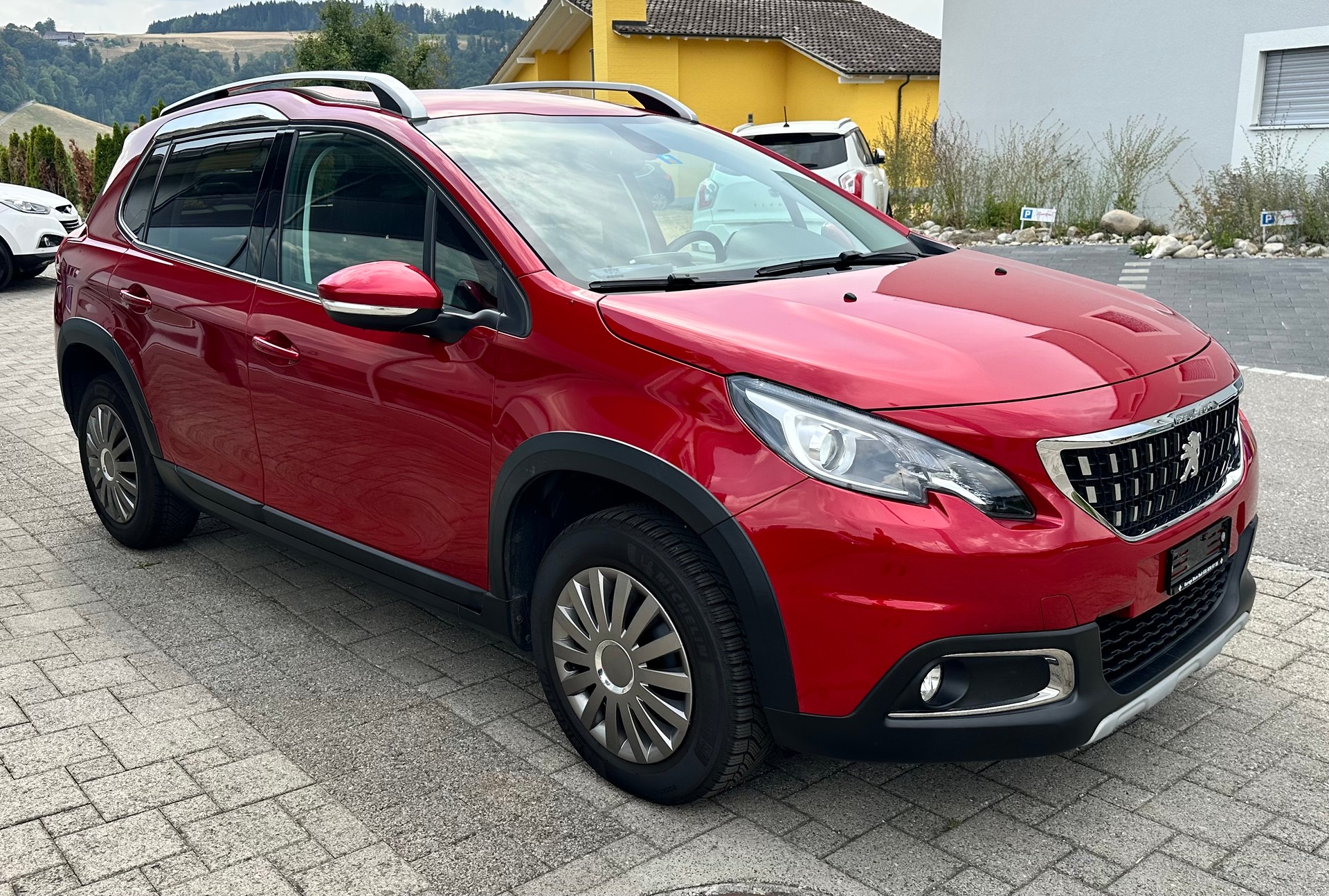 PEUGEOT 2008 1.2 PureTech Active EAT6-image-4