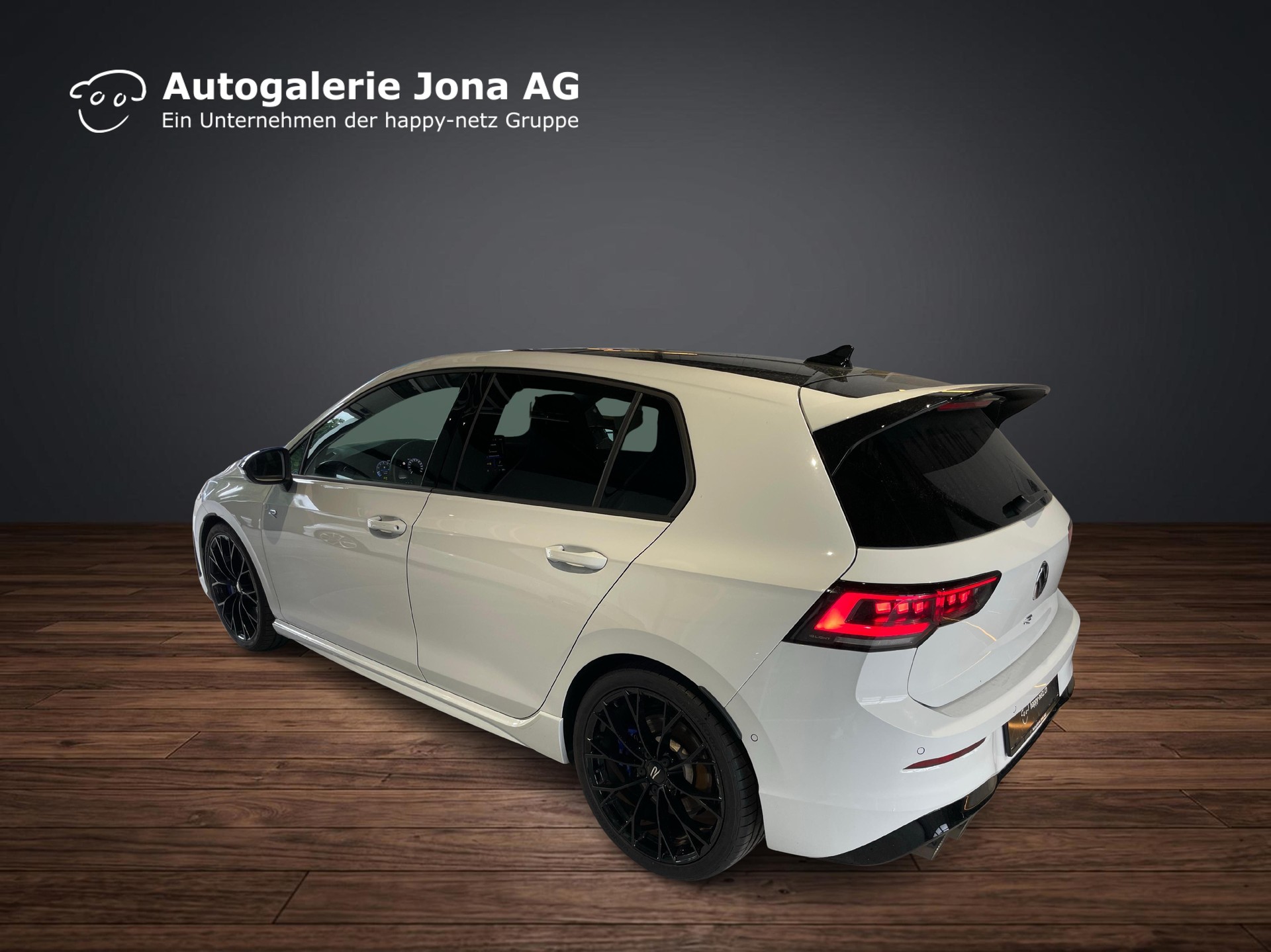 VW Golf VIII 2.0 TSI R DSG 4motion-image-2