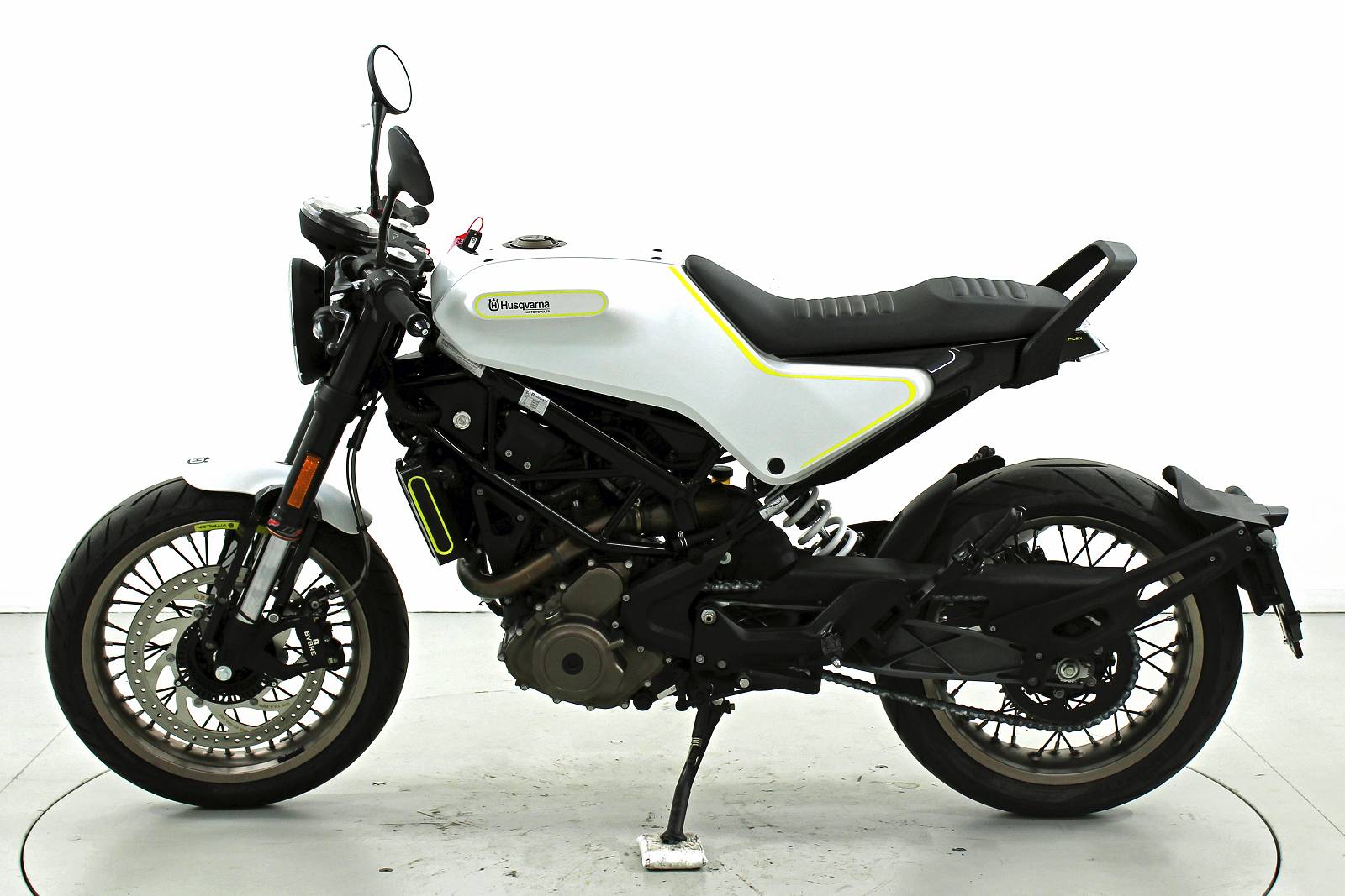 HUSQVARNA SVARTPILEN 401-image-4