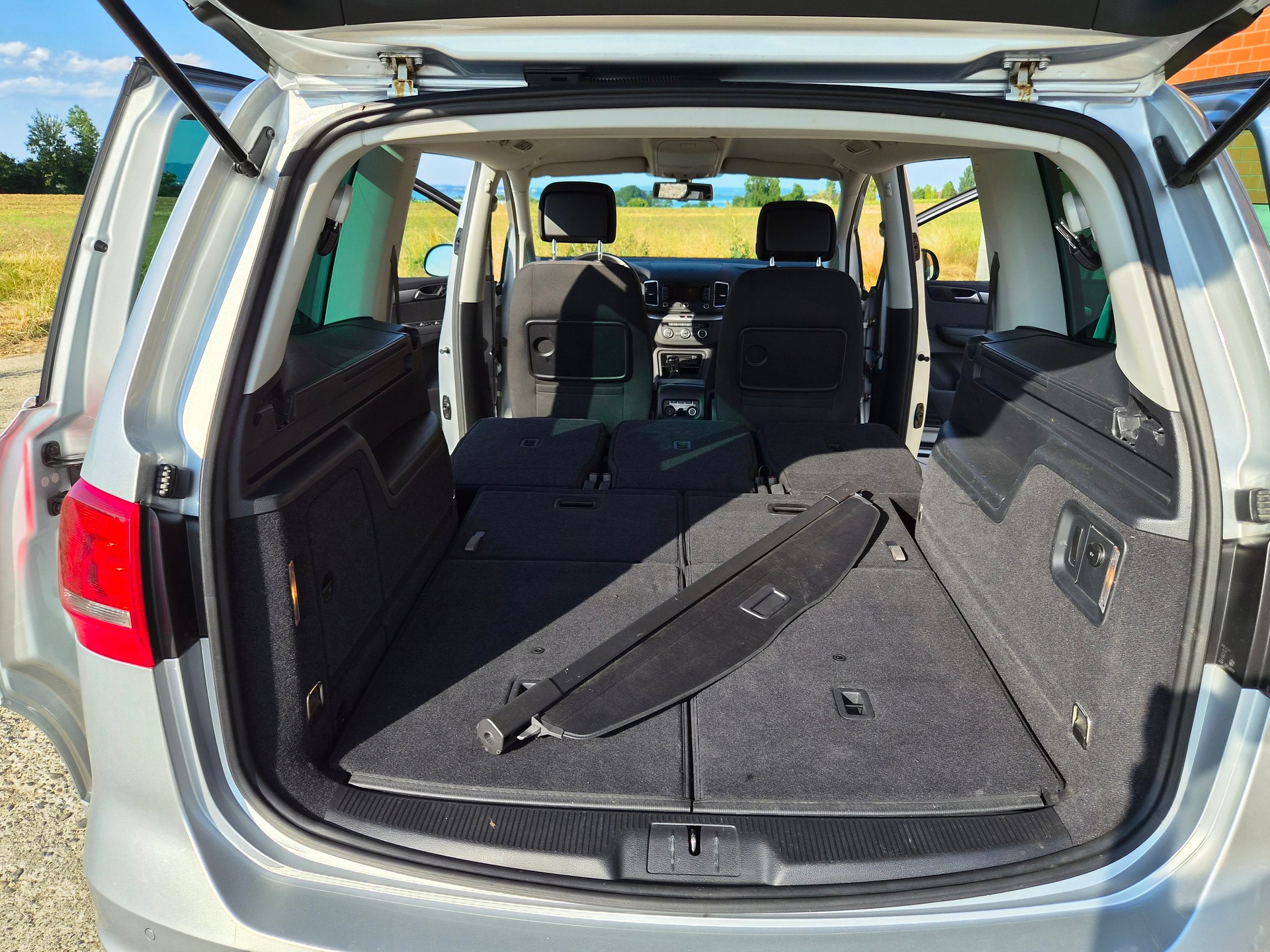 VW Sharan 2.0 TDI BlueMTA Sondermodell "Design"-image-7