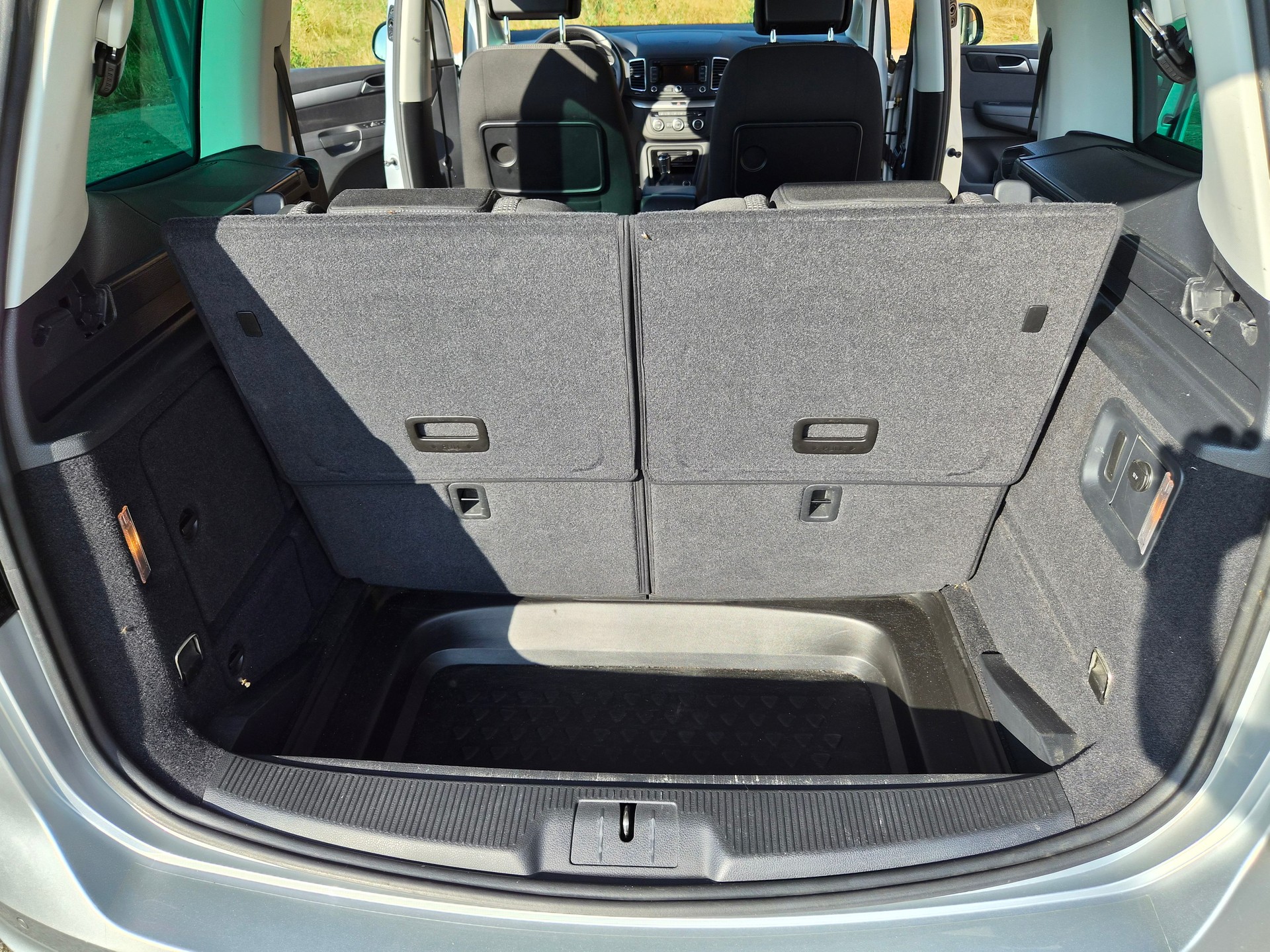 VW Sharan 2.0 TDI BlueMTA Sondermodell "Design"-image-8