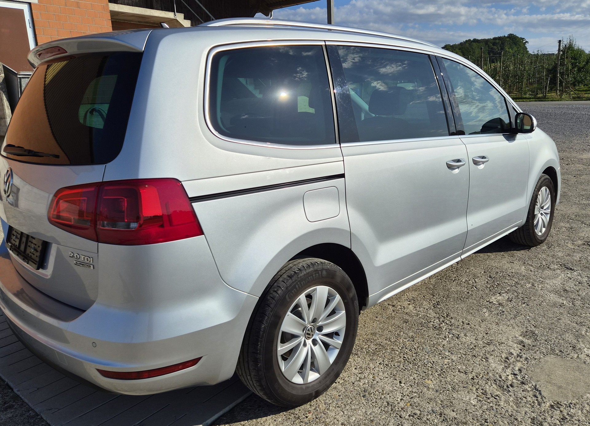 VW Sharan 2.0 TDI BlueMTA Sondermodell "Design"-image-2