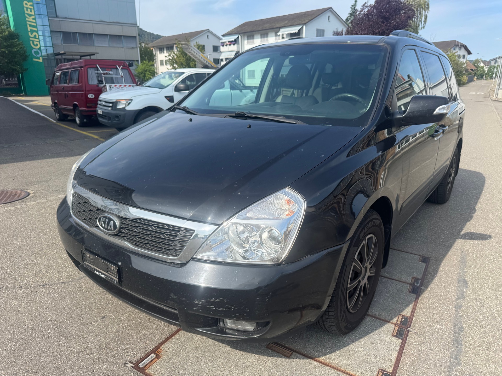 KIA Carnival 2.2 CRDi Trend Automatic-image-7