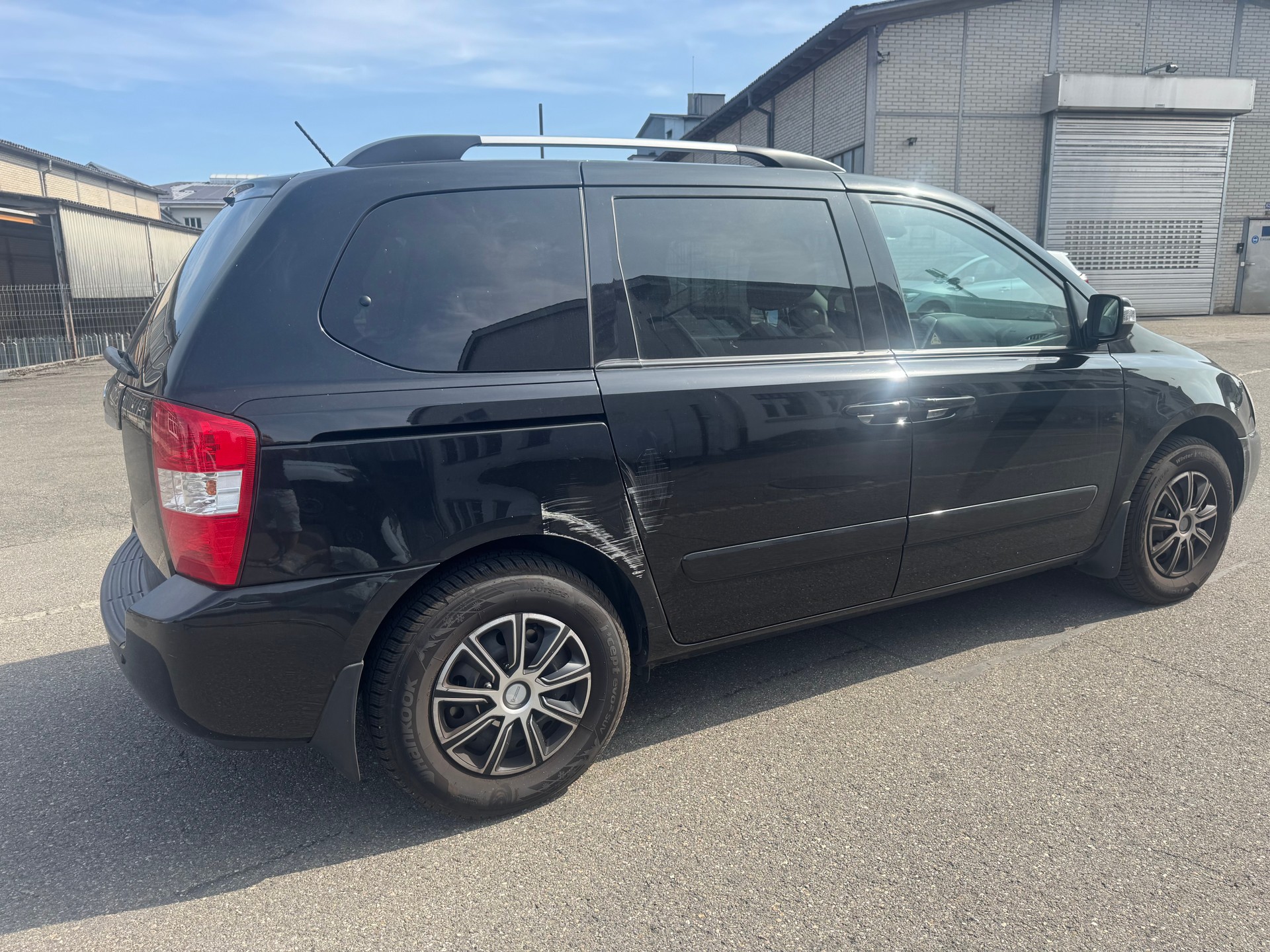 KIA Carnival 2.2 CRDi Trend Automatic-image-3