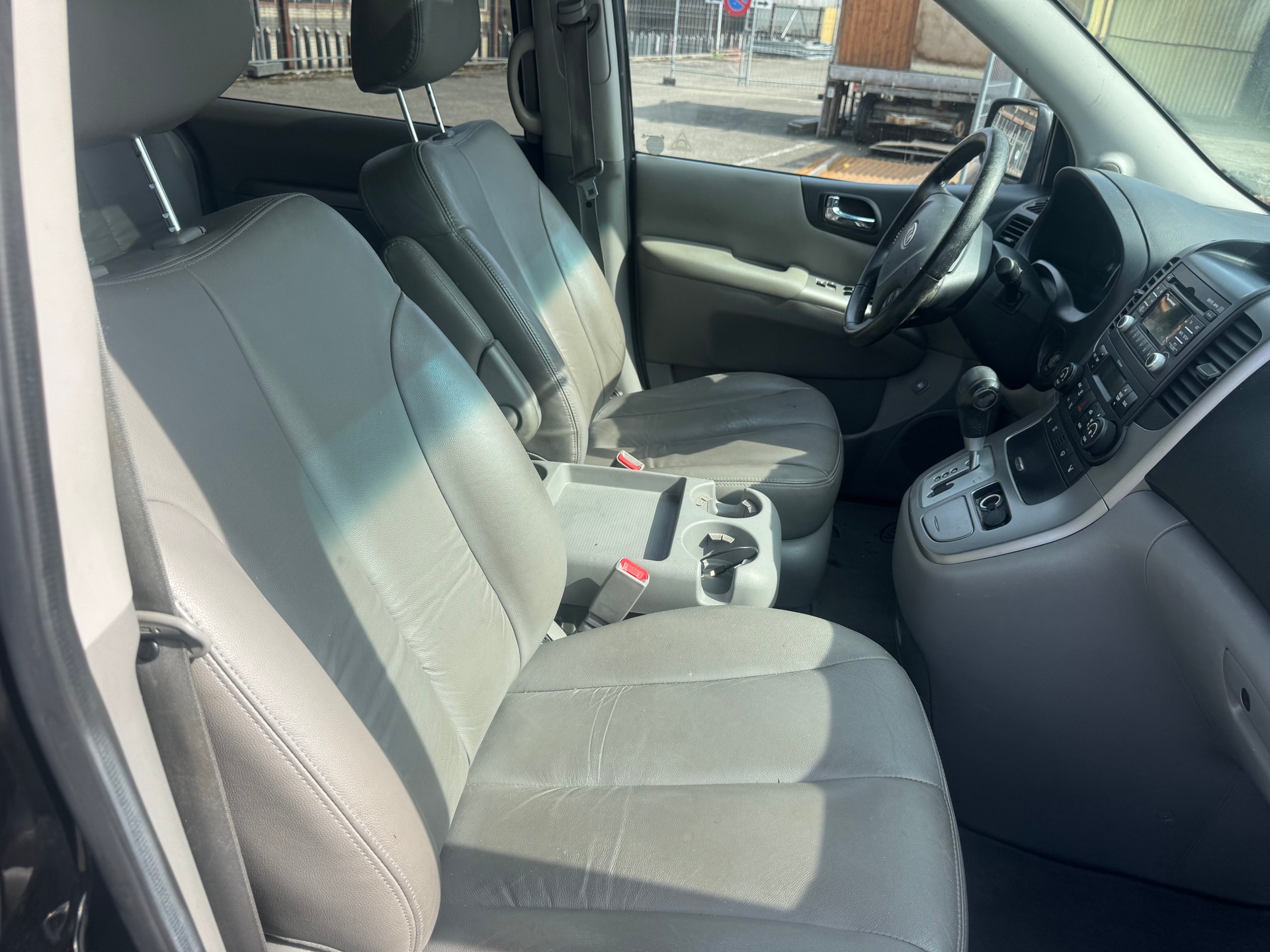 KIA Carnival 2.2 CRDi Trend Automatic-image-8
