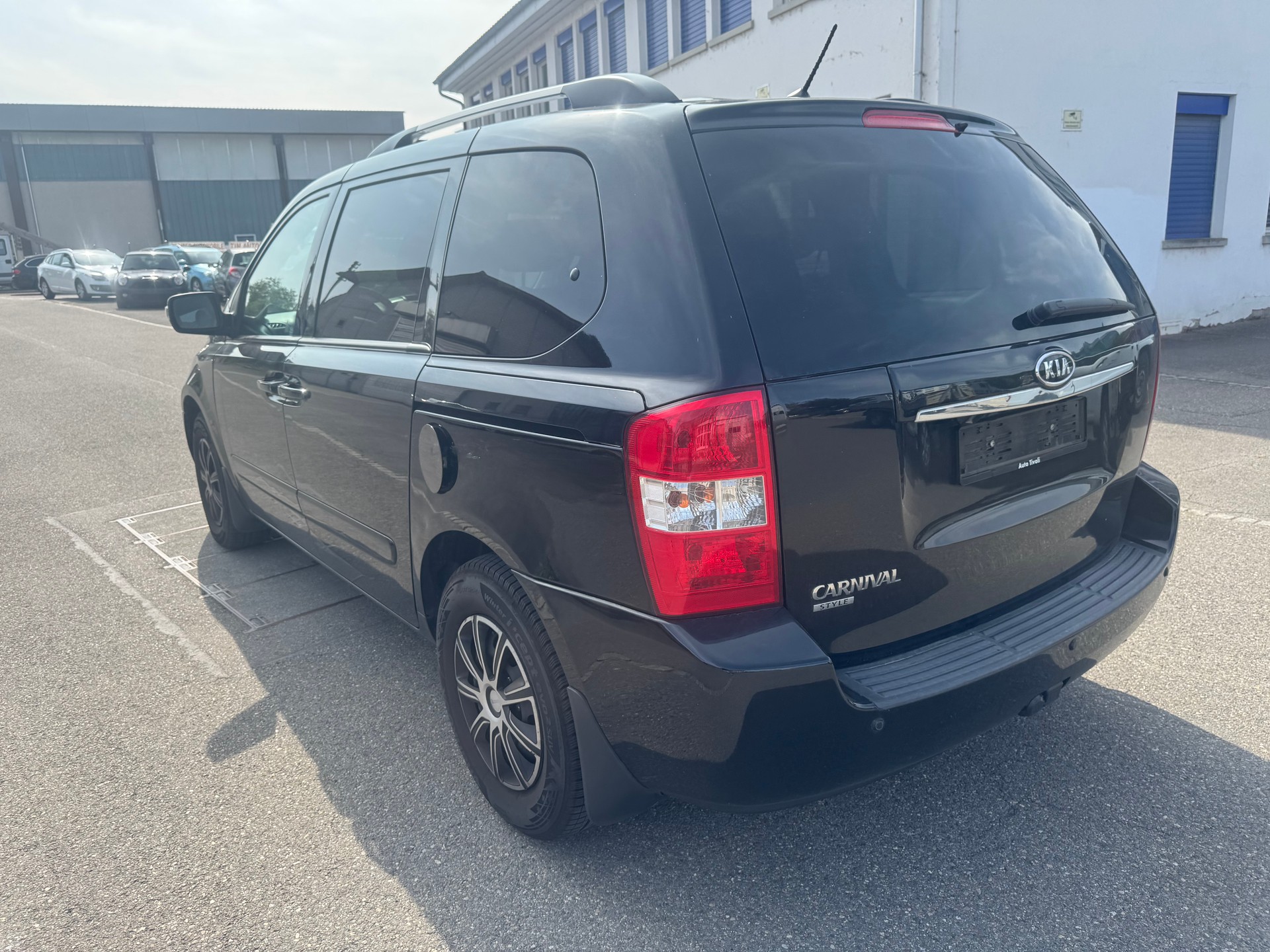 KIA Carnival 2.2 CRDi Trend Automatic-image-5