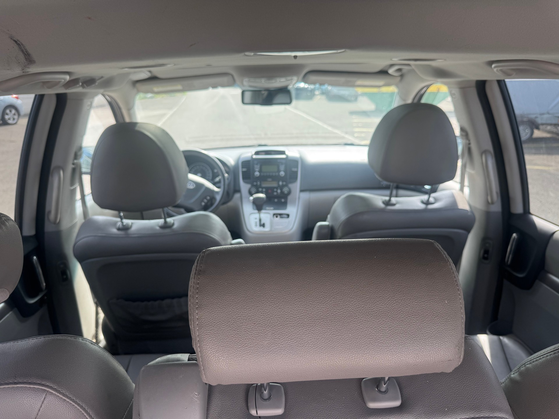KIA Carnival 2.2 CRDi Trend Automatic-image-10