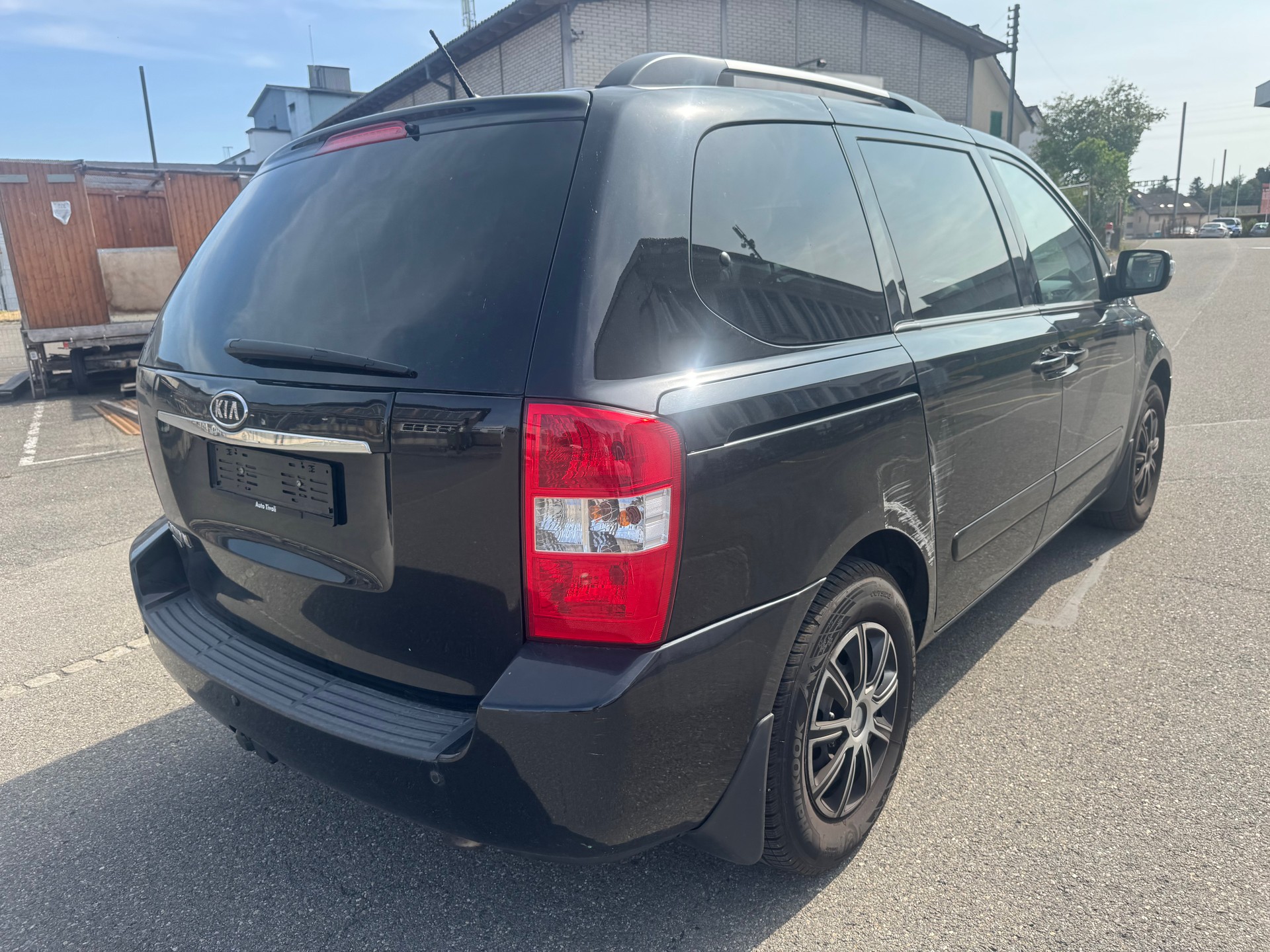 KIA Carnival 2.2 CRDi Trend Automatic-image-4
