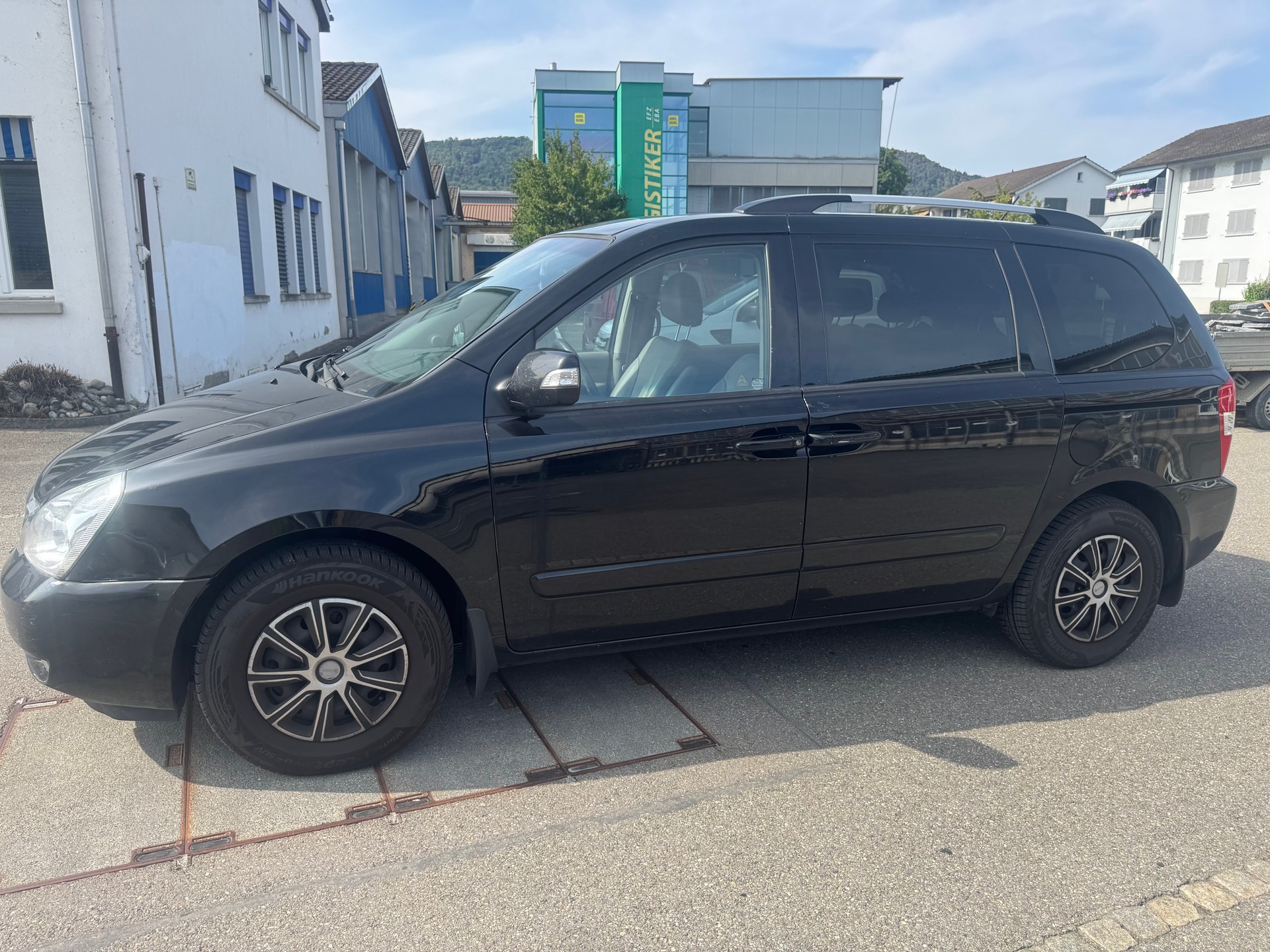 KIA Carnival 2.2 CRDi Trend Automatic-image-6