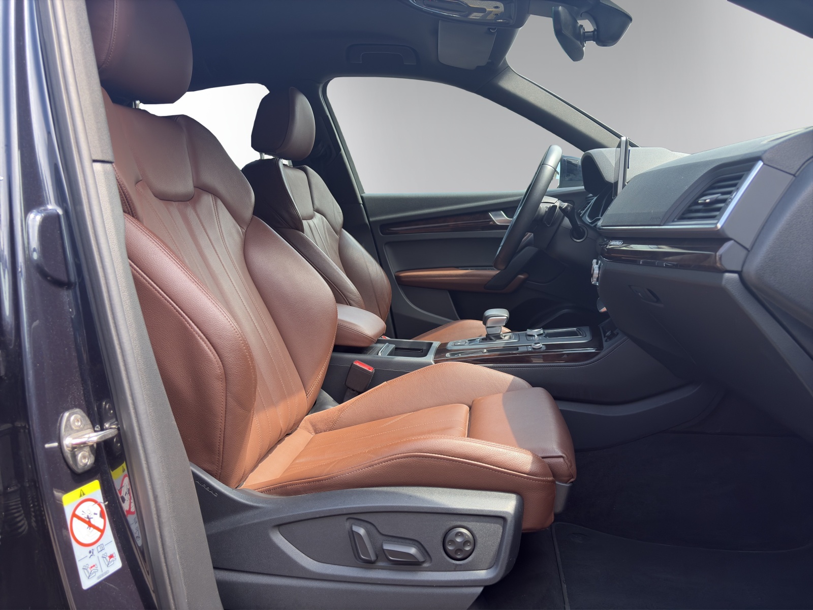 AUDI Q5 45 TFSI design S-Line quattro S-tronic-image-12