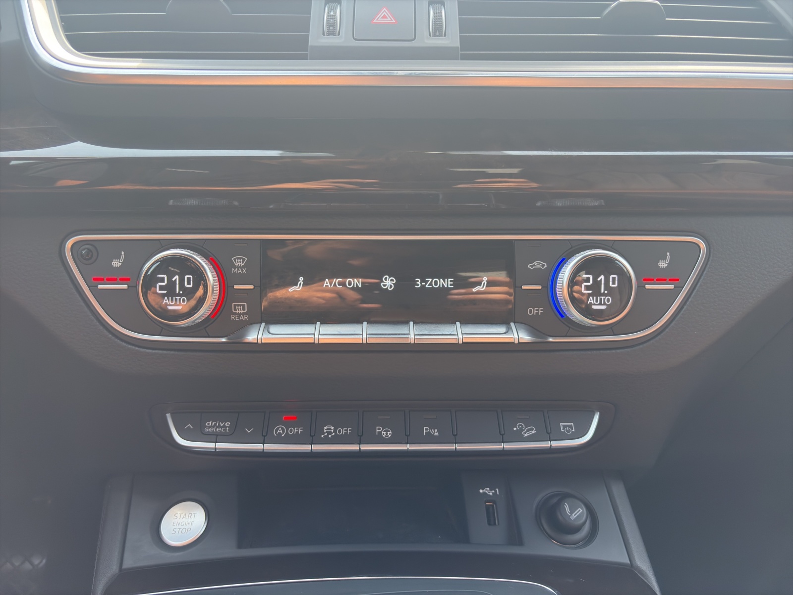 AUDI Q5 45 TFSI design S-Line quattro S-tronic-image-16