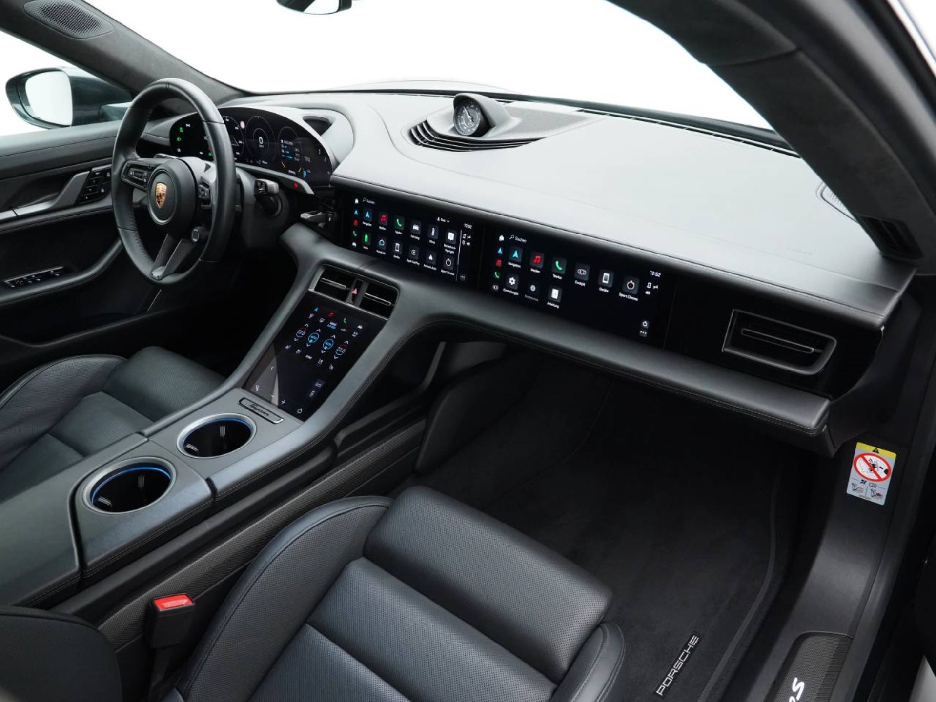 PORSCHE Taycan Turbo S-image-23