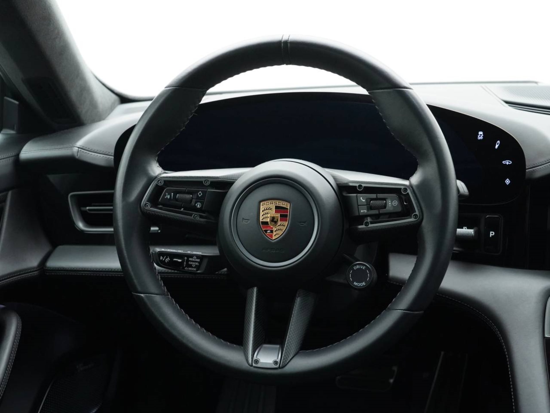 PORSCHE Taycan Turbo S-image-15