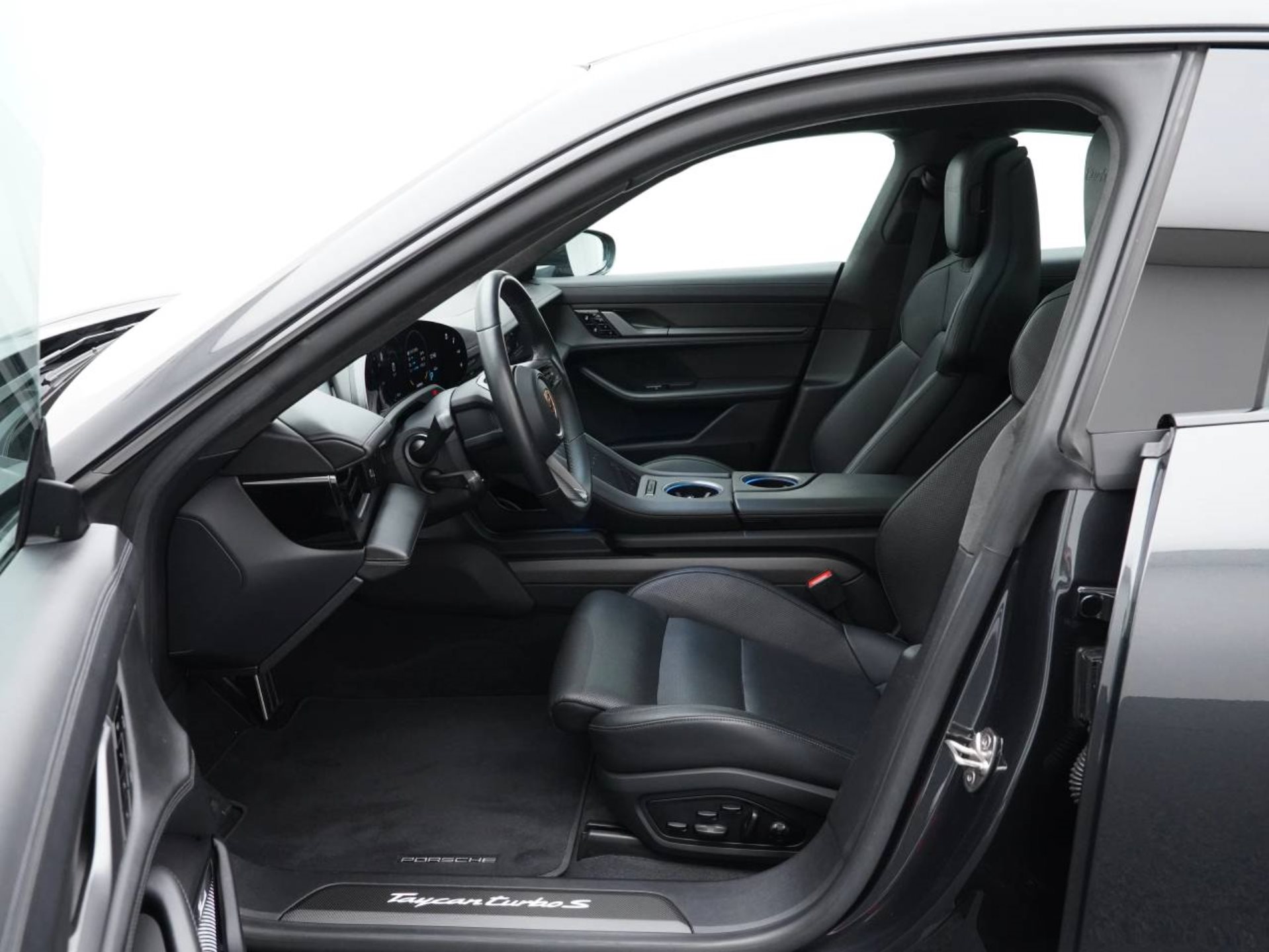 PORSCHE Taycan Turbo S-image-4